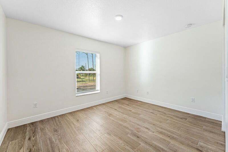 18476 40th Run N Property Photo 12