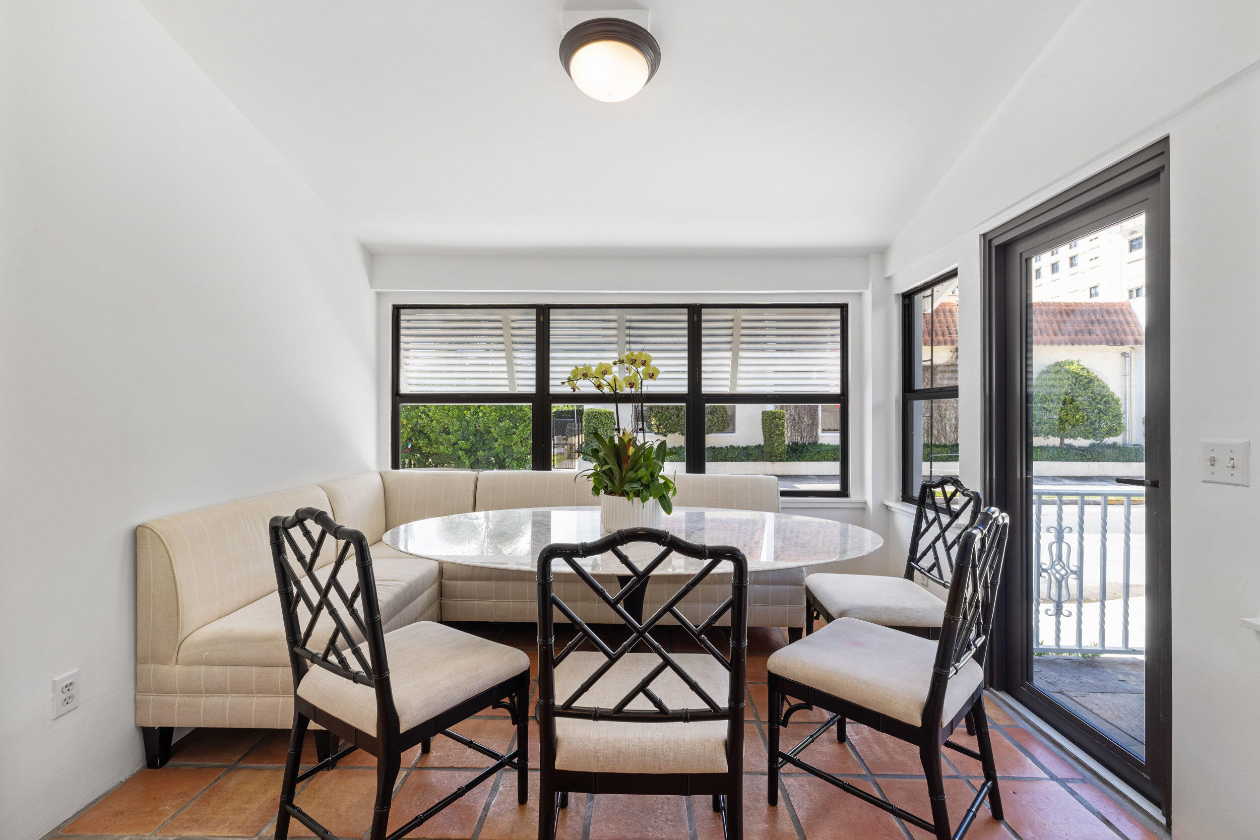 269 Park Avenue Property Photo 6