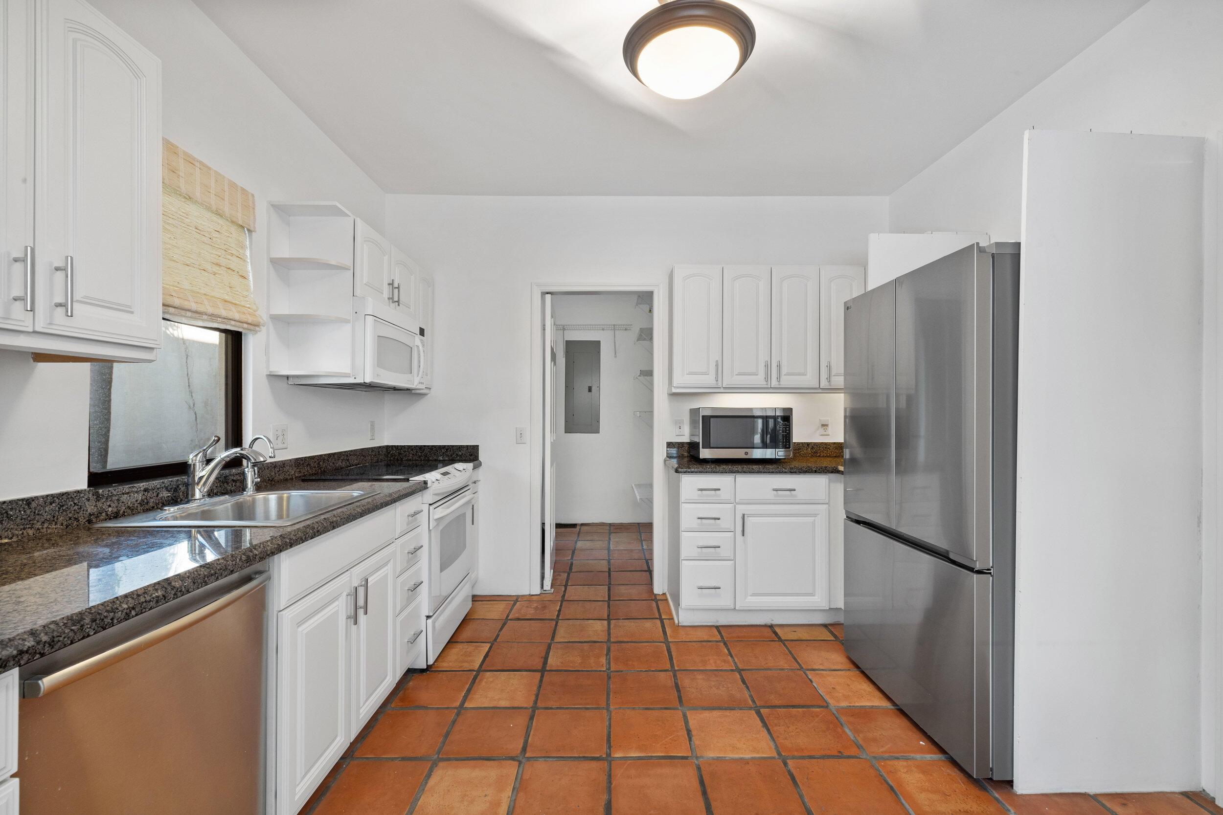 269 Park Avenue Property Photo 7