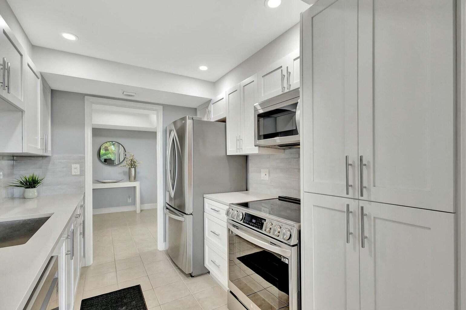 5550 N Ocean Drive 2b Property Photo 8