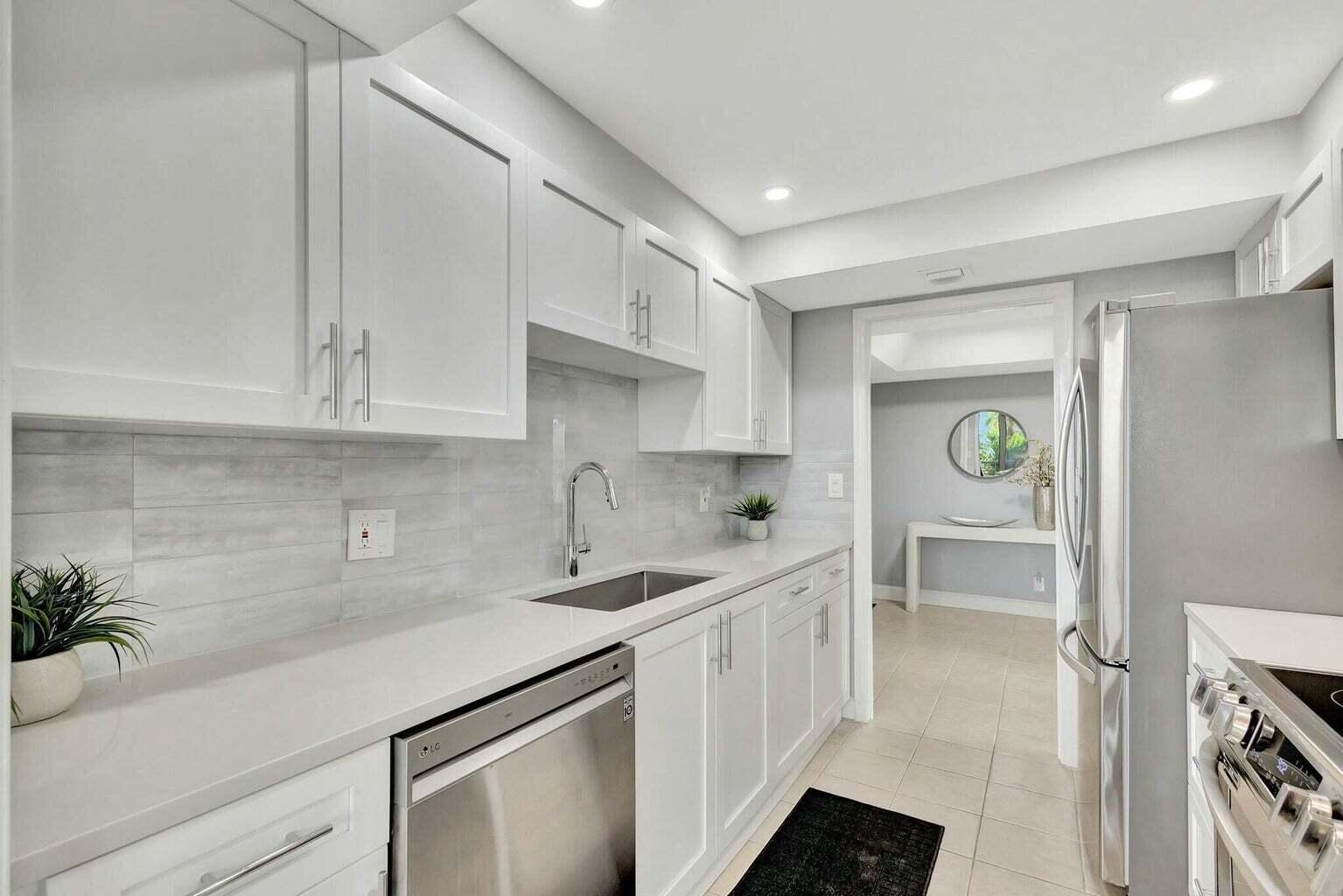 5550 N Ocean Drive 2b Property Photo 10