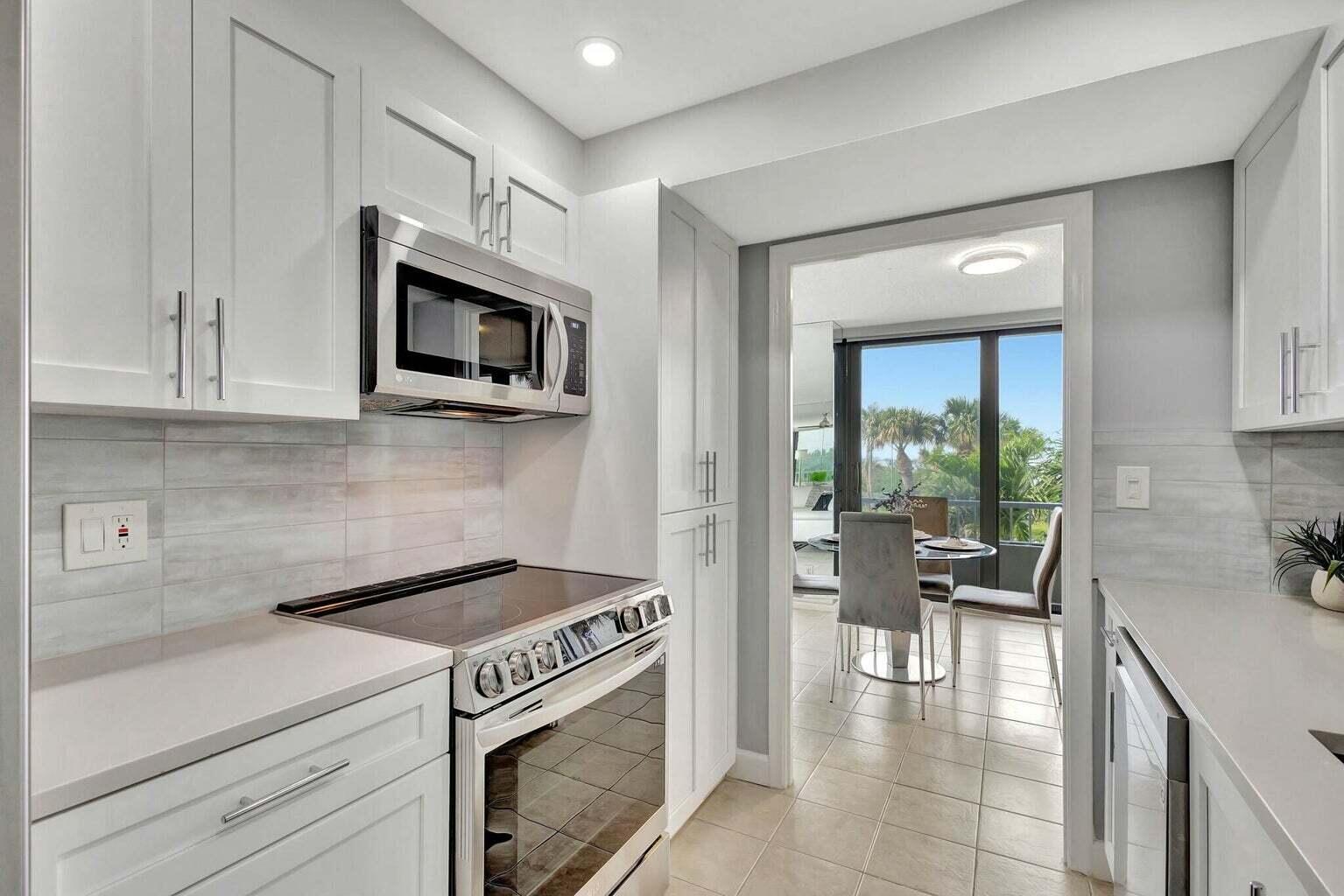 5550 N Ocean Drive 2b Property Photo 11