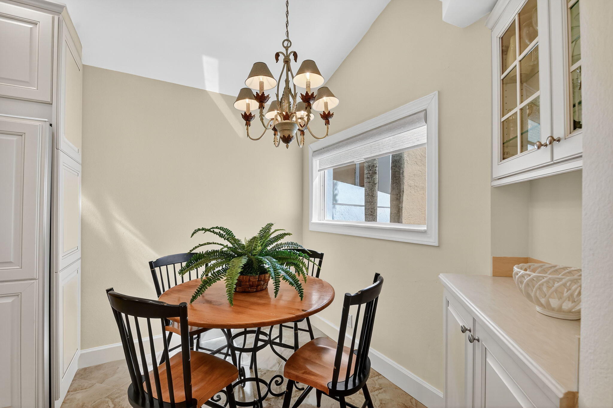9333 Heathridge Drive Property Photo 14