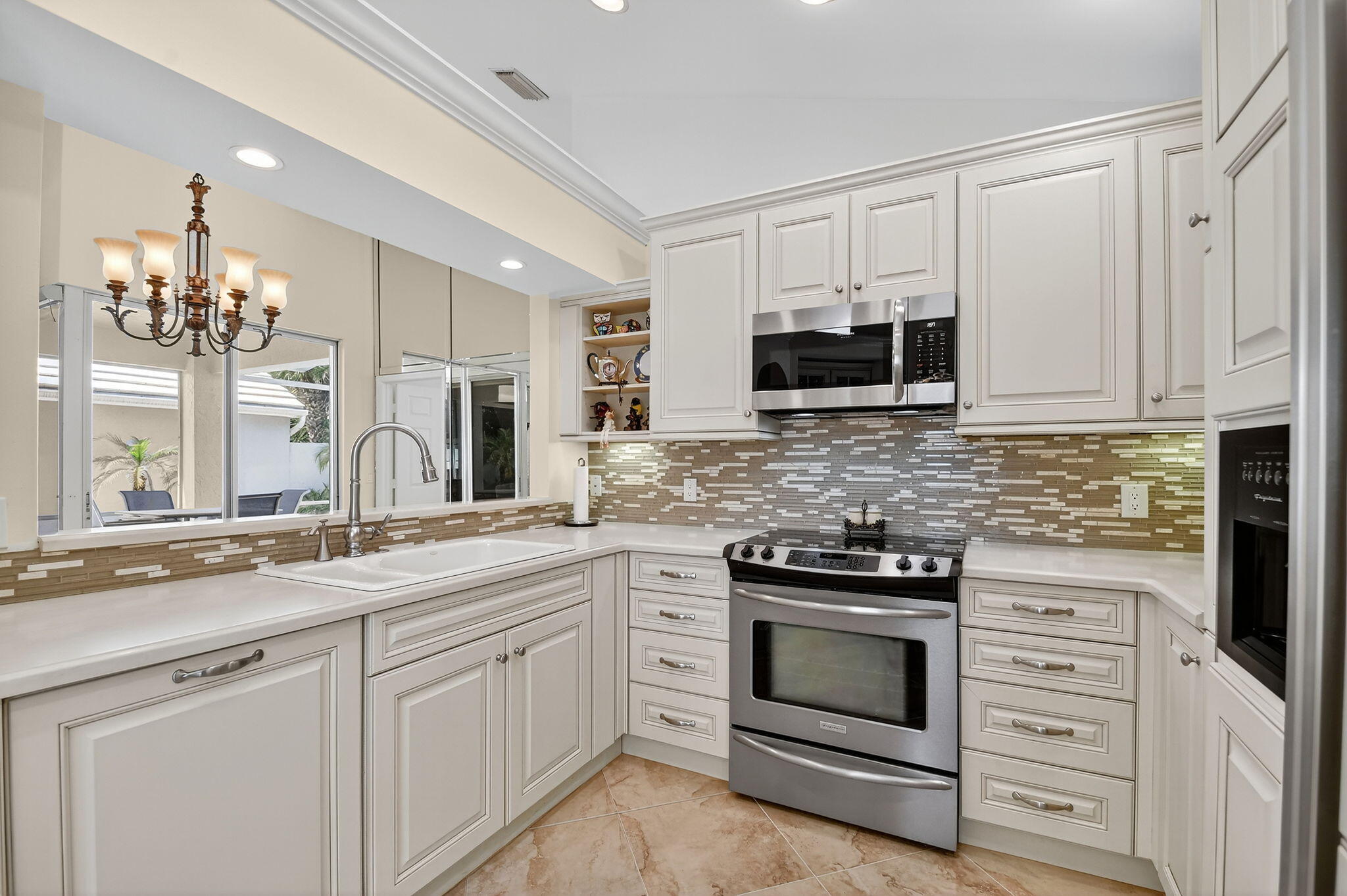 9333 Heathridge Drive Property Photo 16