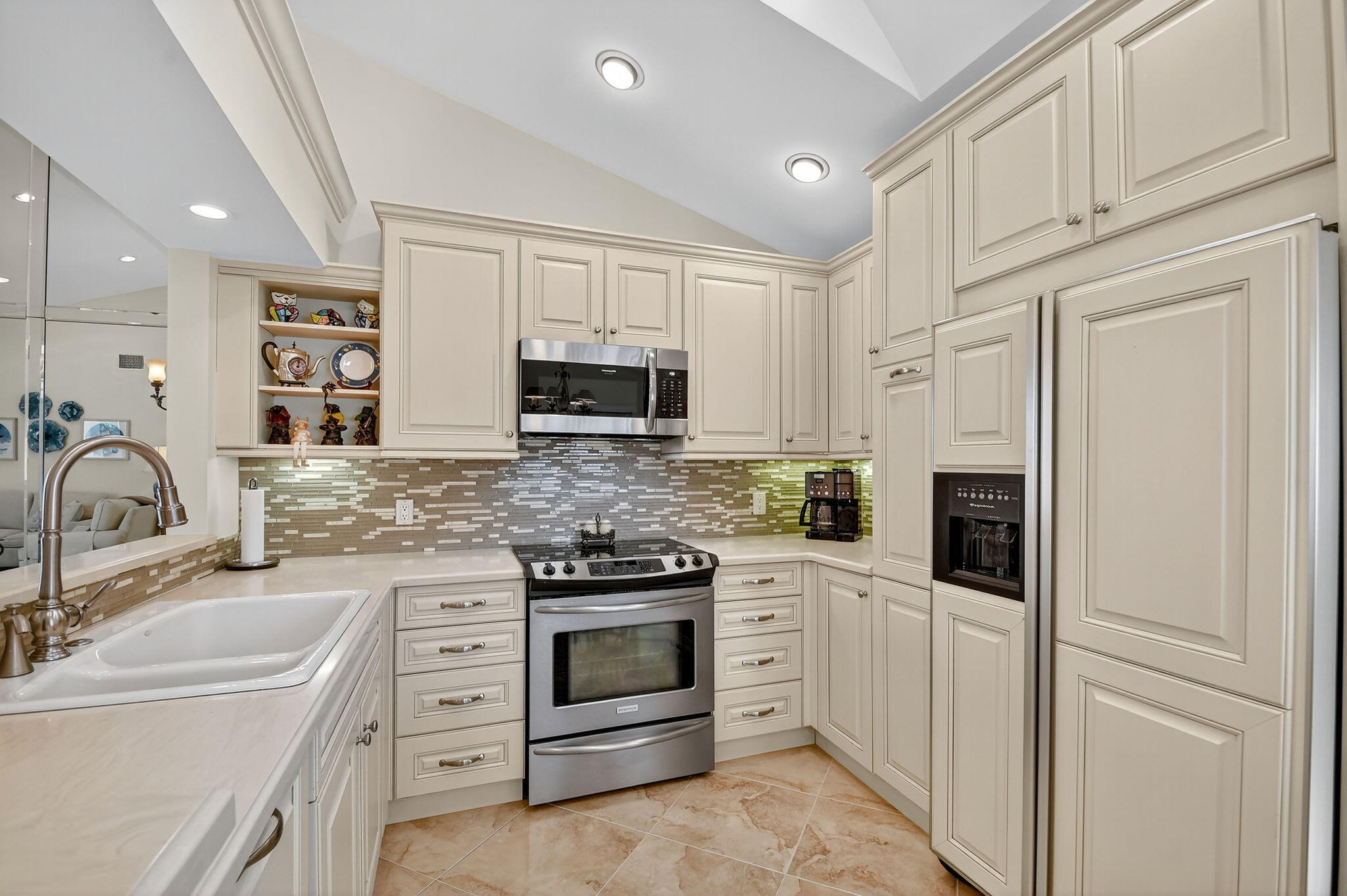 9333 Heathridge Drive Property Photo 17