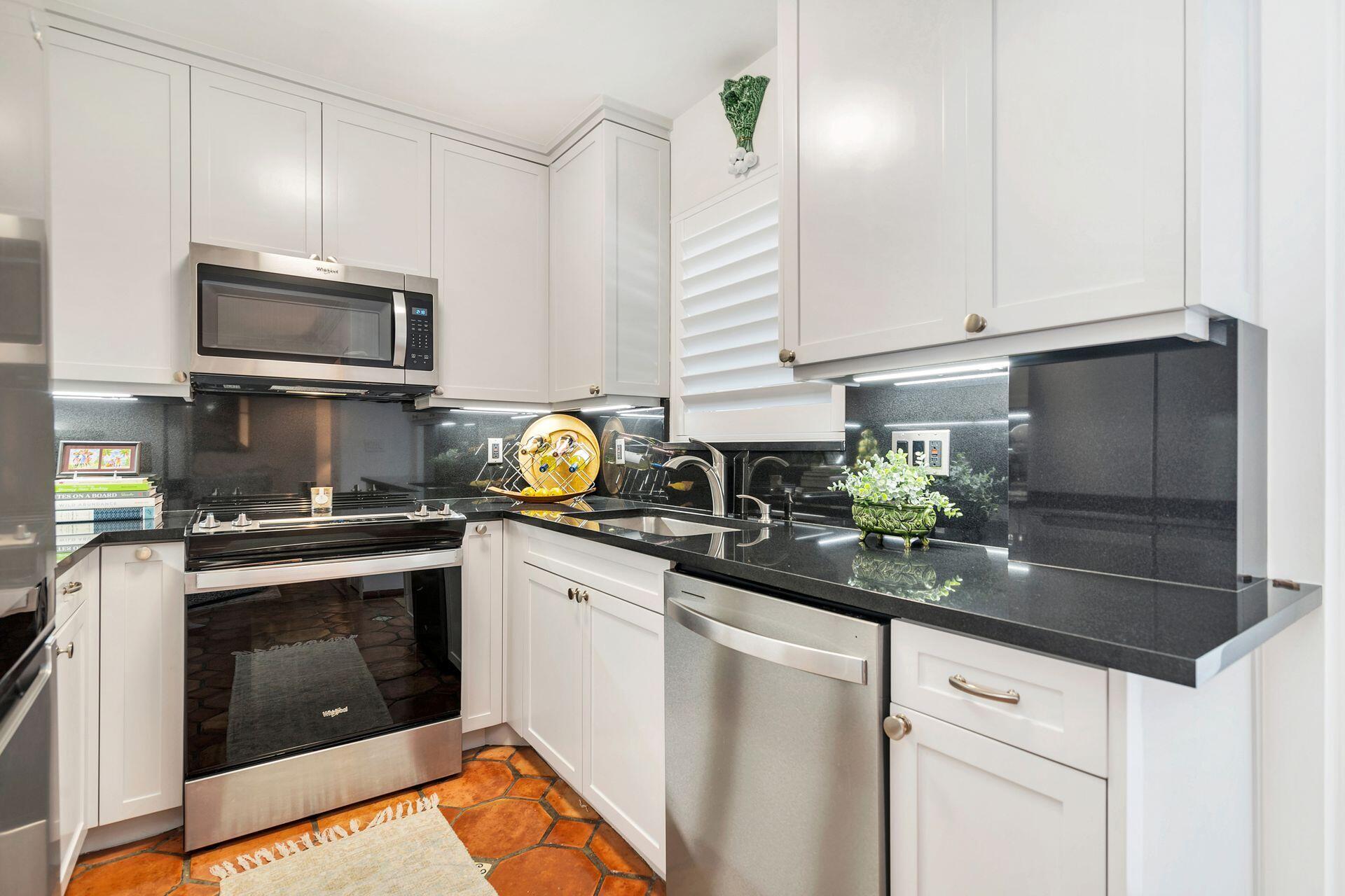 401 Peruvian Avenue 1040 Property Photo 8
