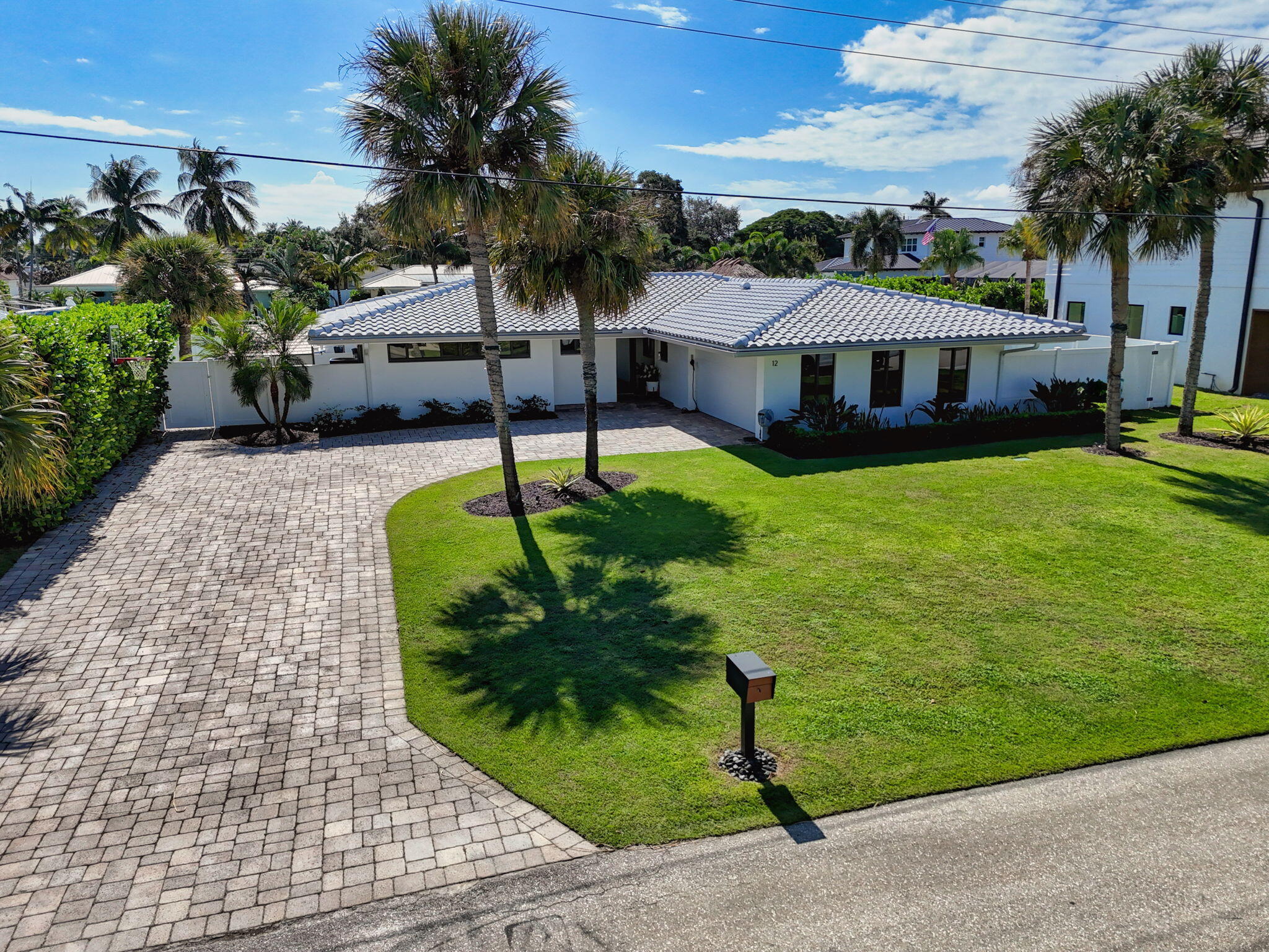 12 Leeward Circle Property Photo 4