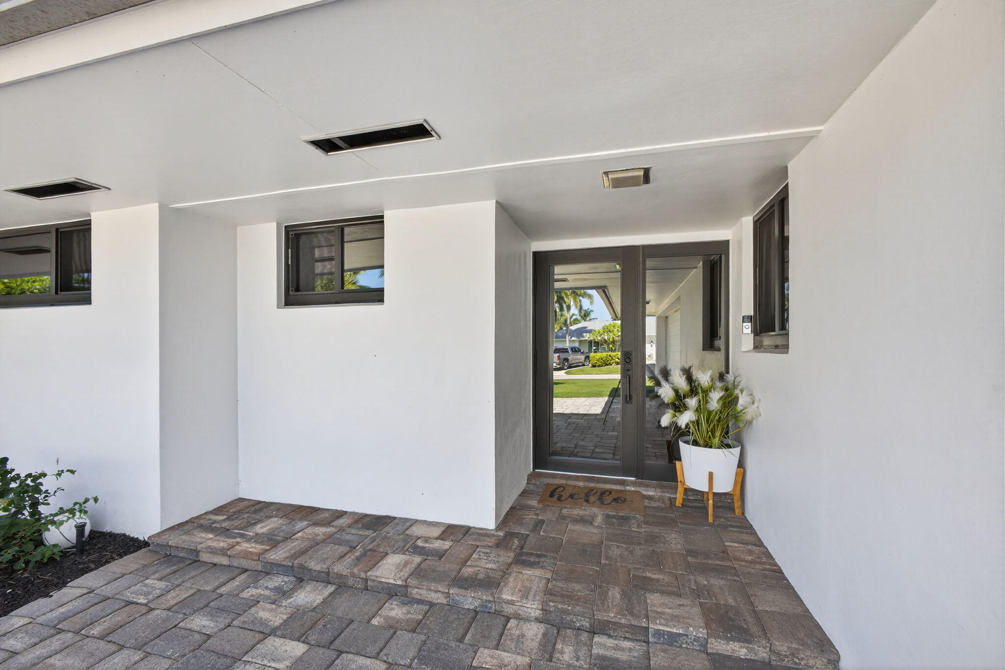 12 Leeward Circle Property Photo 5