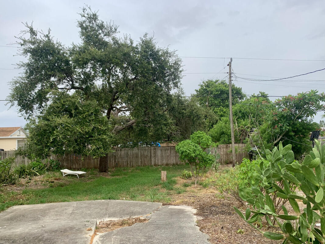 708 S Broadway Property Photo 3