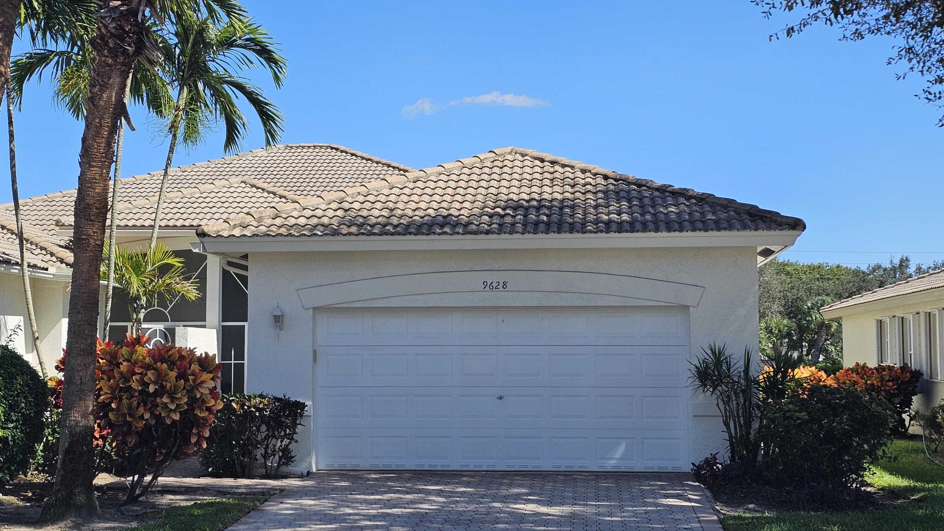 9628 Crescent View Drive N Property Photo 1
