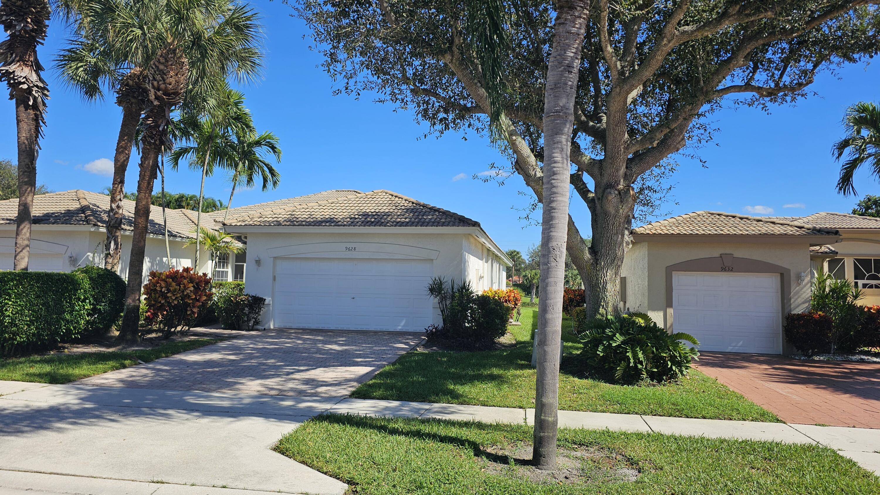9628 Crescent View Drive N Property Photo 3