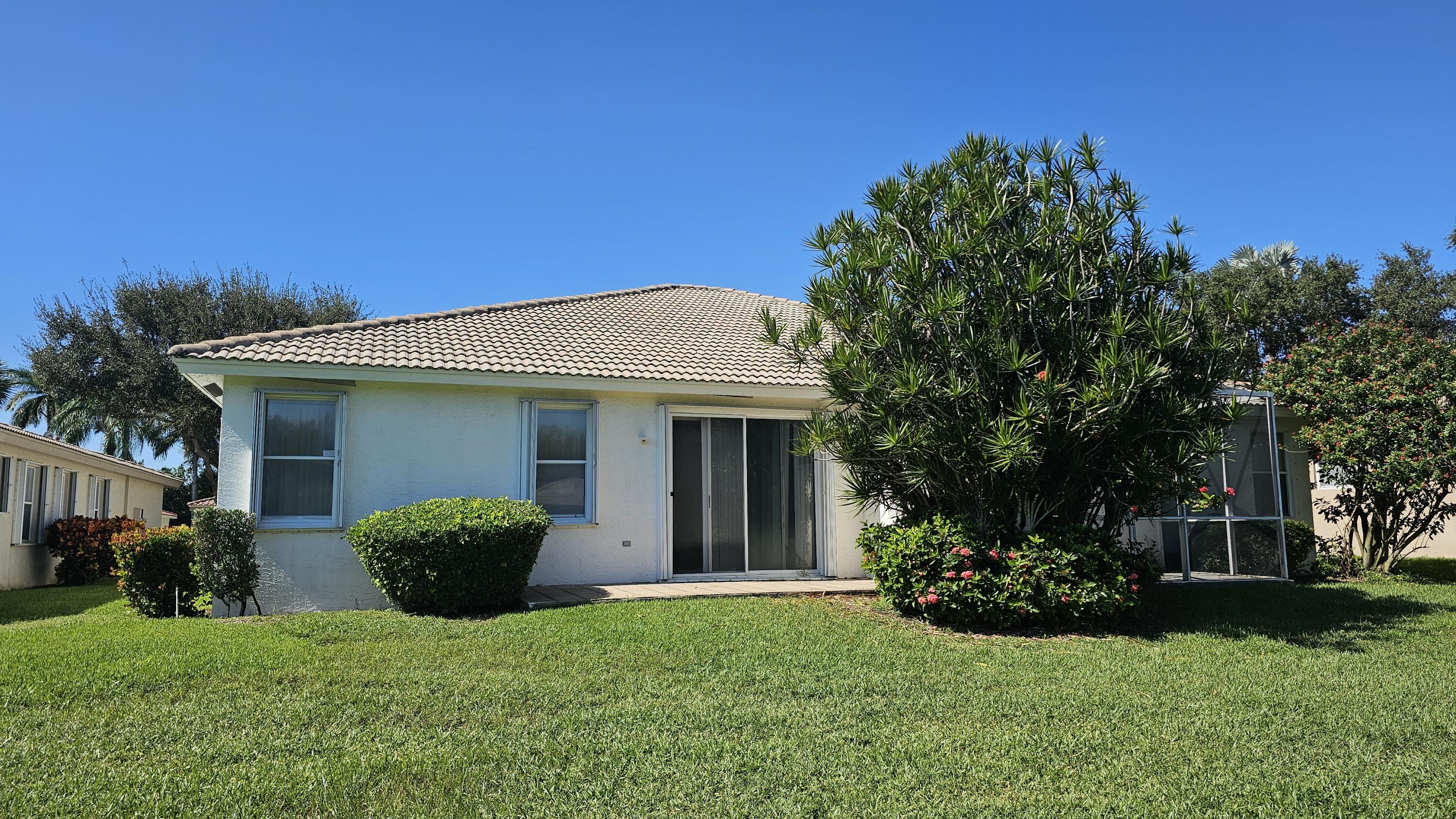 9628 Crescent View Drive N Property Photo 5