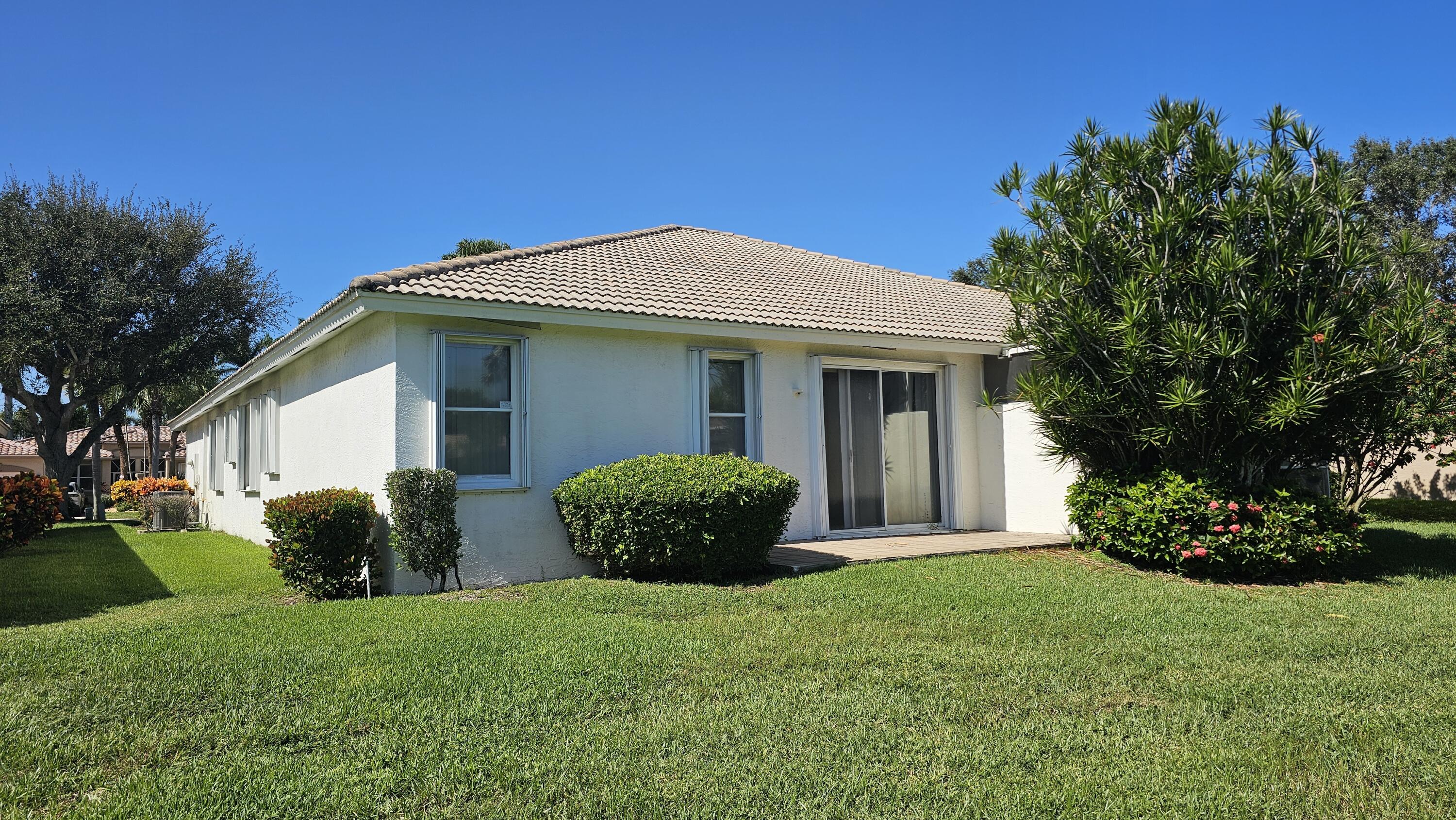 9628 Crescent View Drive N Property Photo 6