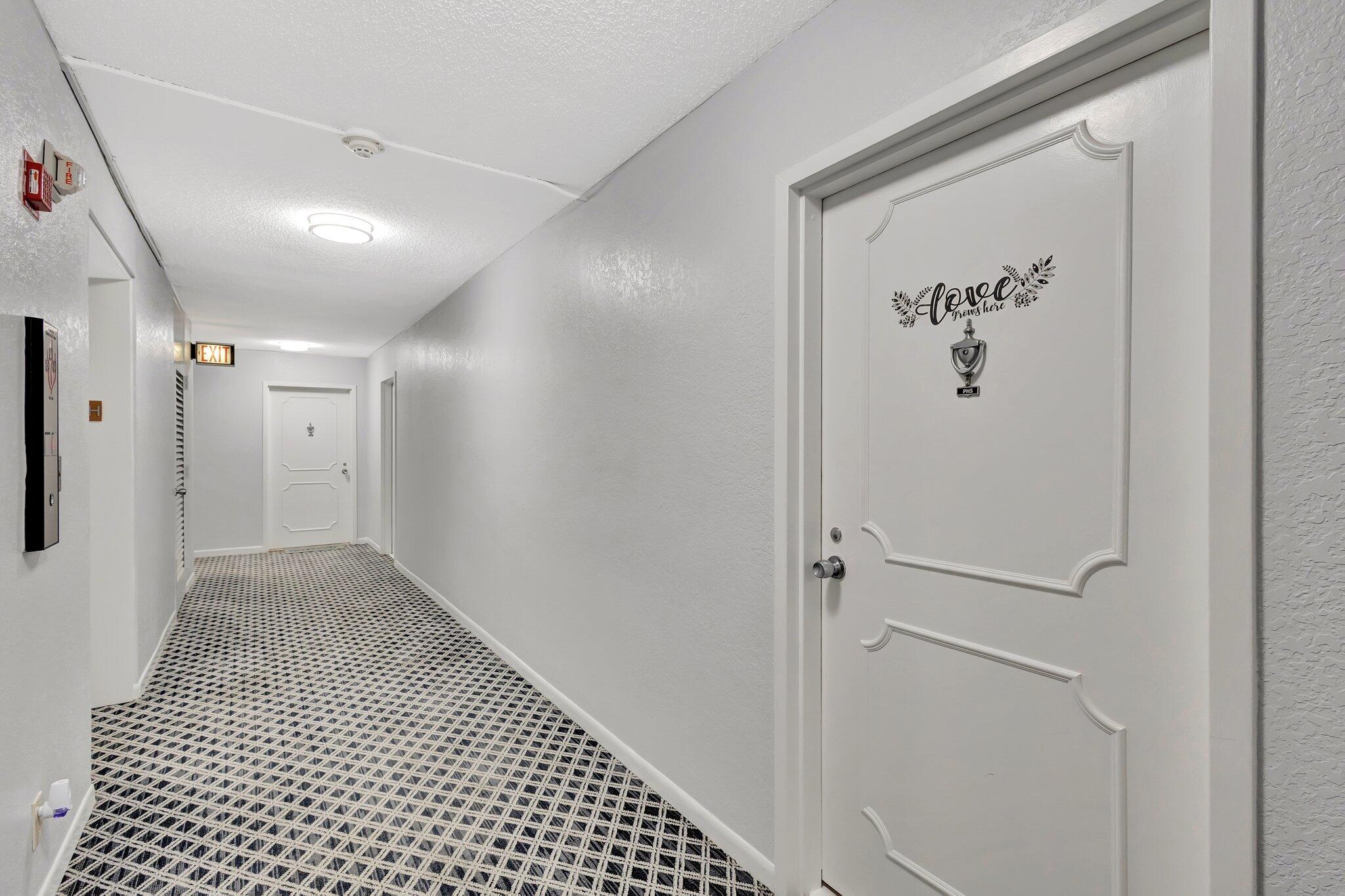 2000 Presidential Way Ph5 Property Photo 28