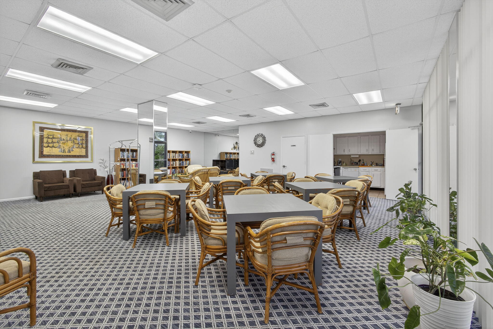 2000 Presidential Way Ph5 Property Photo 36