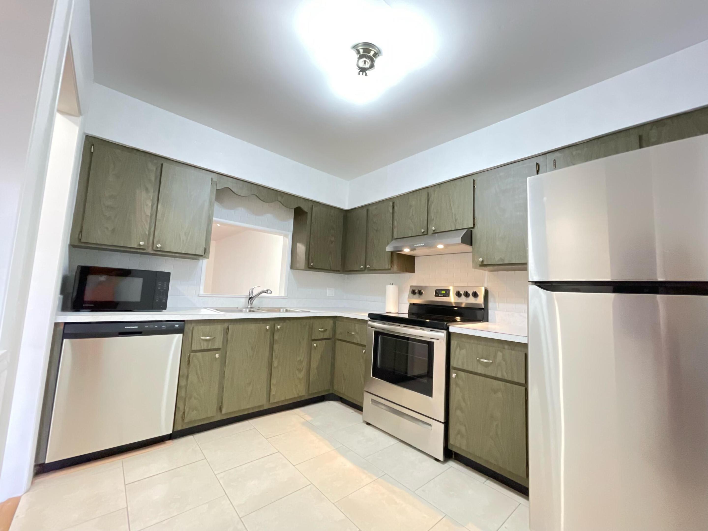 2302 Sunrise Boulevard 202 Property Photo 1