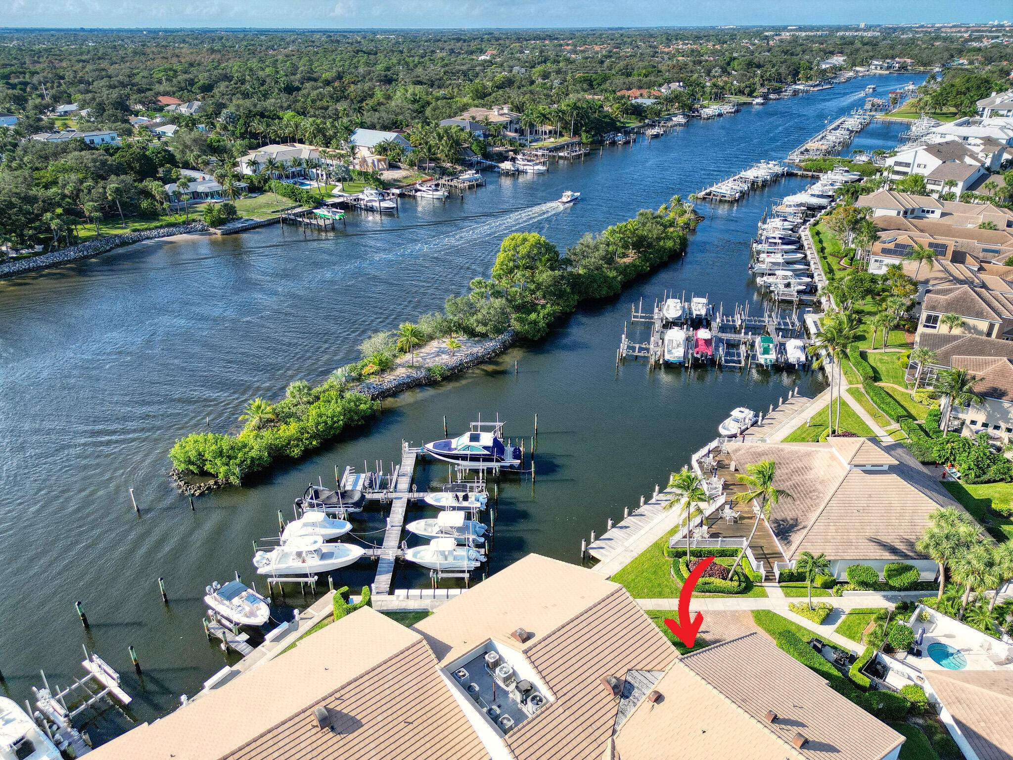 827 Oak Harbour Drive Property Photo 3