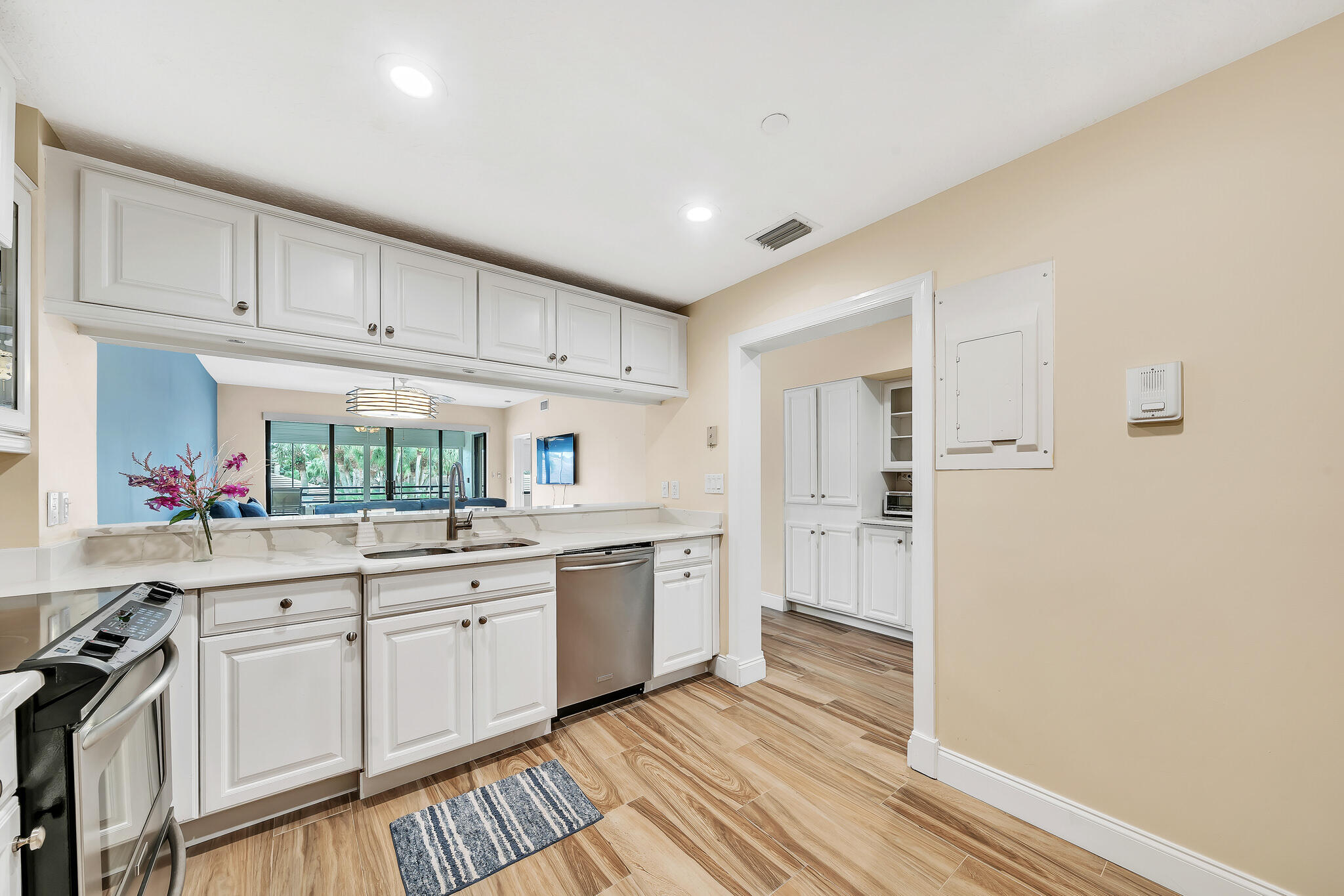827 Oak Harbour Drive Property Photo 11