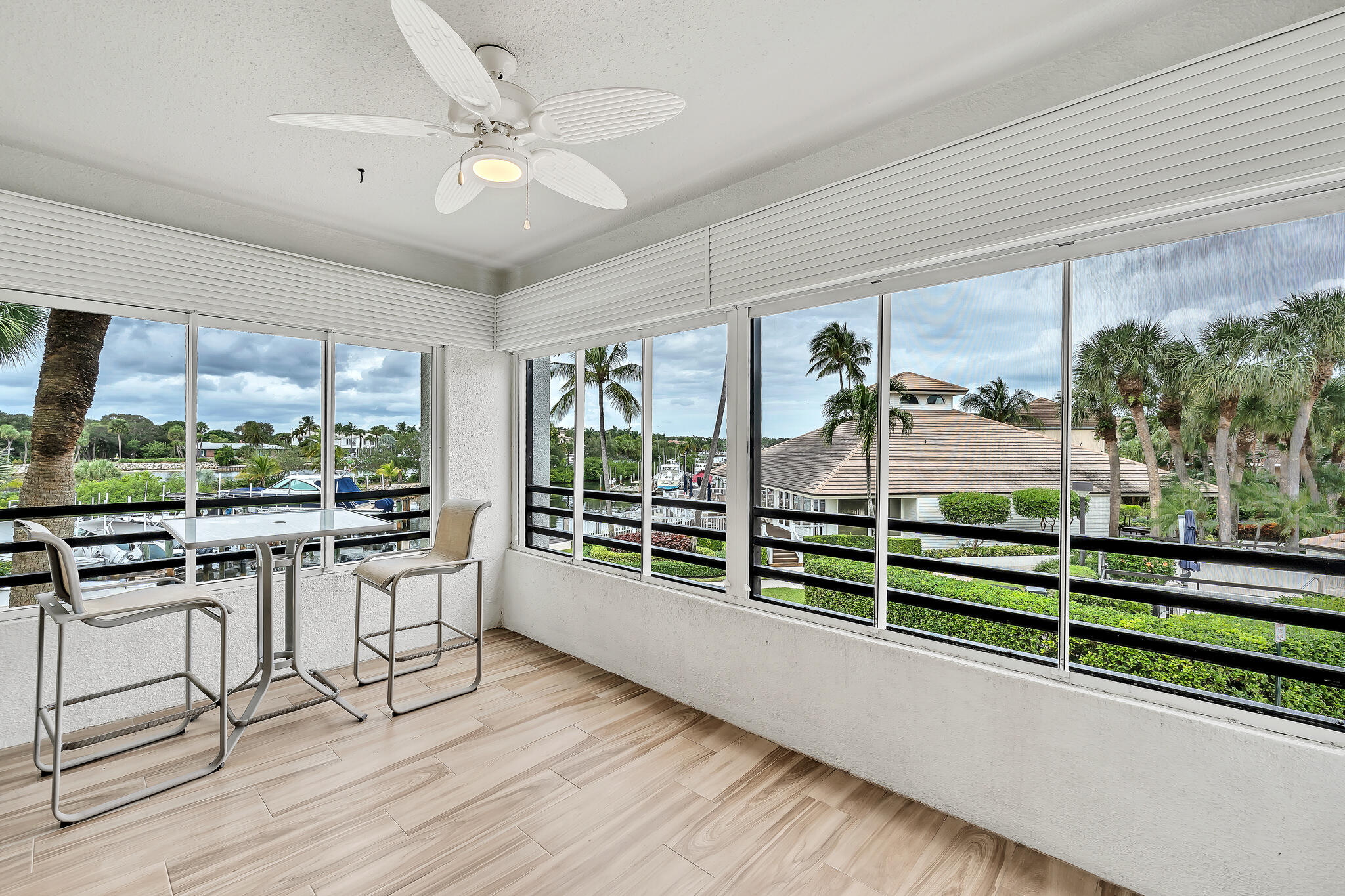 827 Oak Harbour Drive Property Photo 19