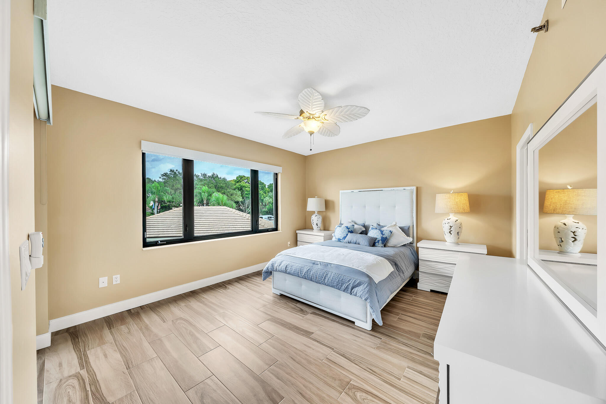 827 Oak Harbour Drive Property Photo 25