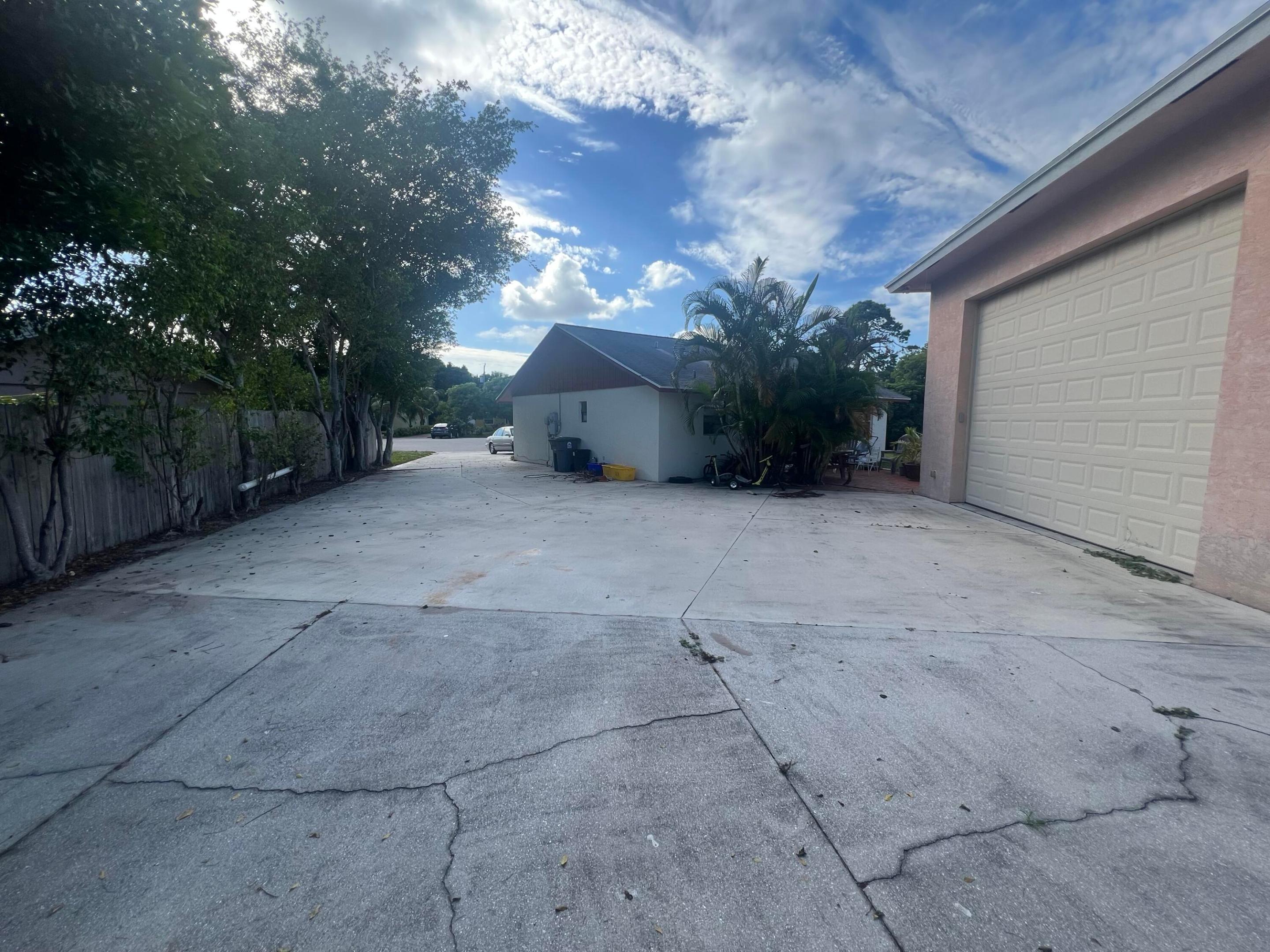 1309 W Frangipani Circle Property Photo 3