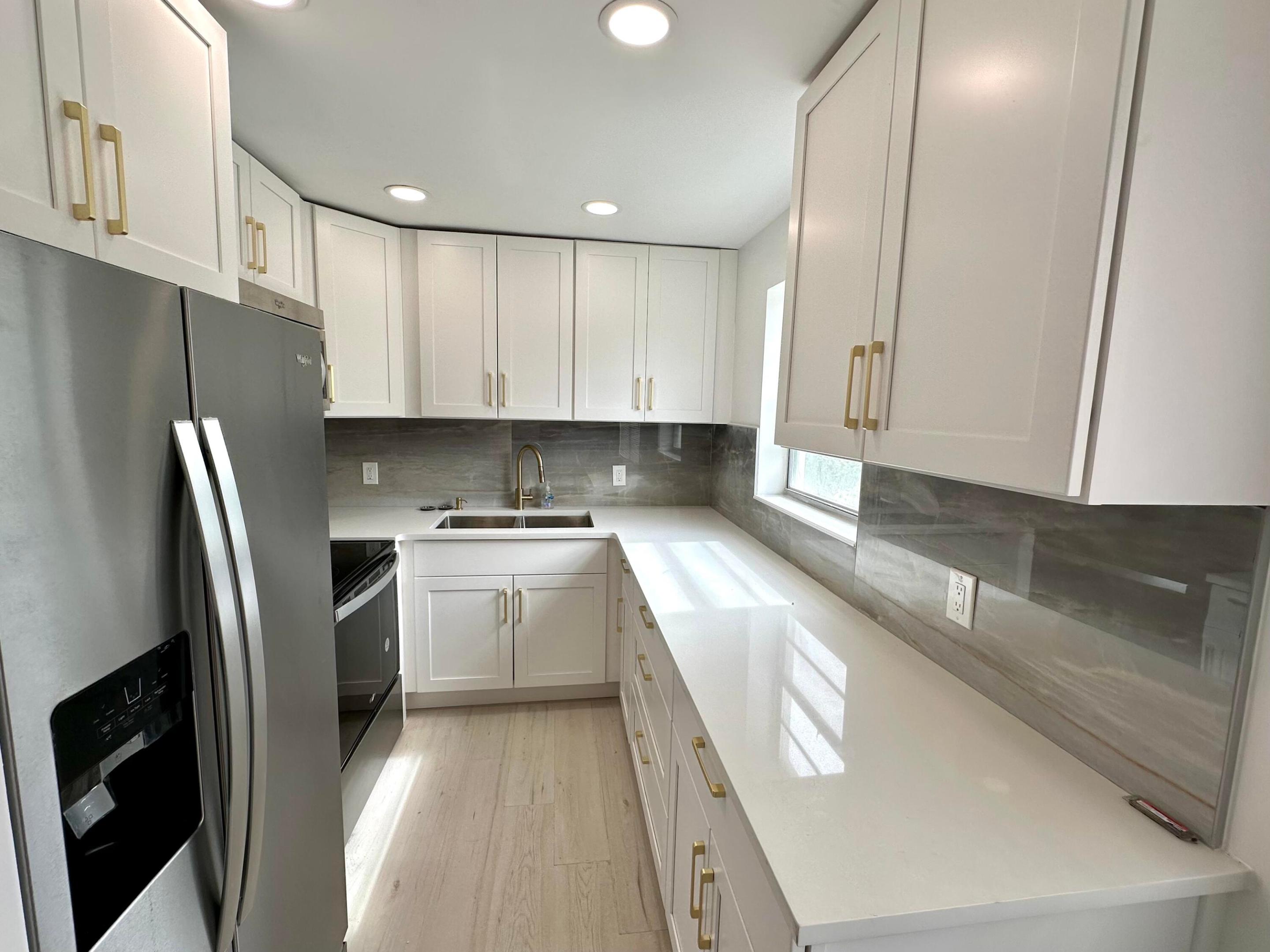 121 Sheffield F Property Photo 1