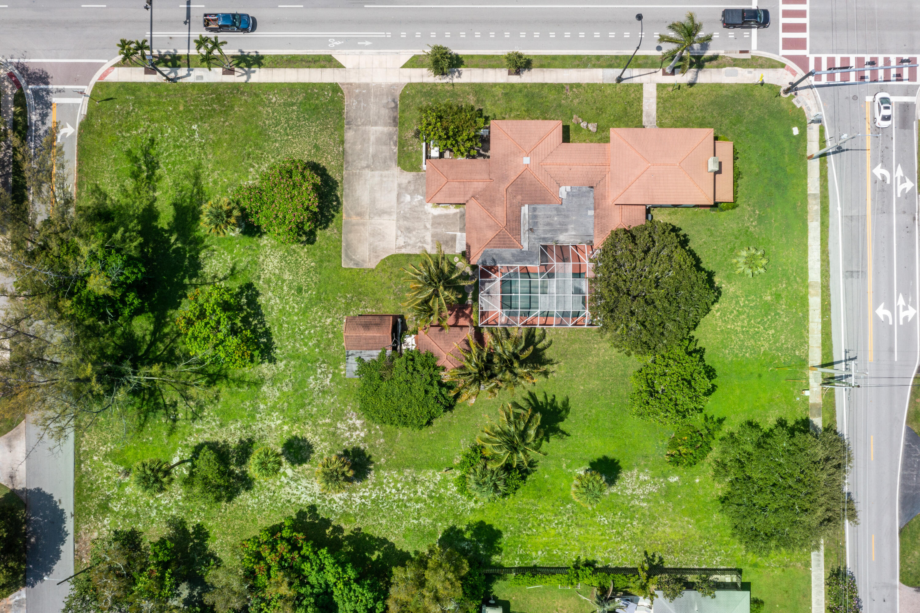 556 E Hillsboro Boulevard Property Photo 1