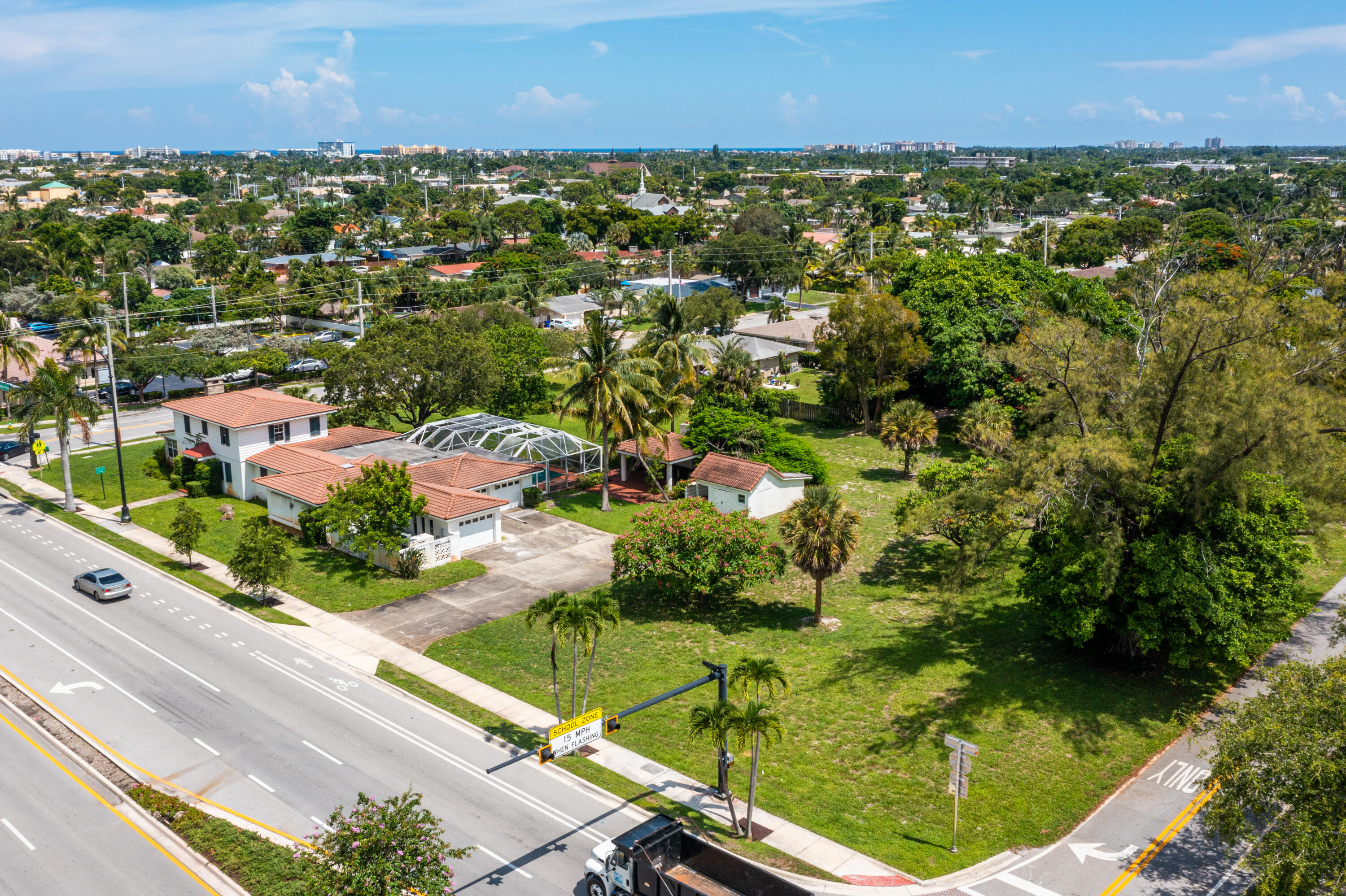 556 E Hillsboro Boulevard Property Photo 3