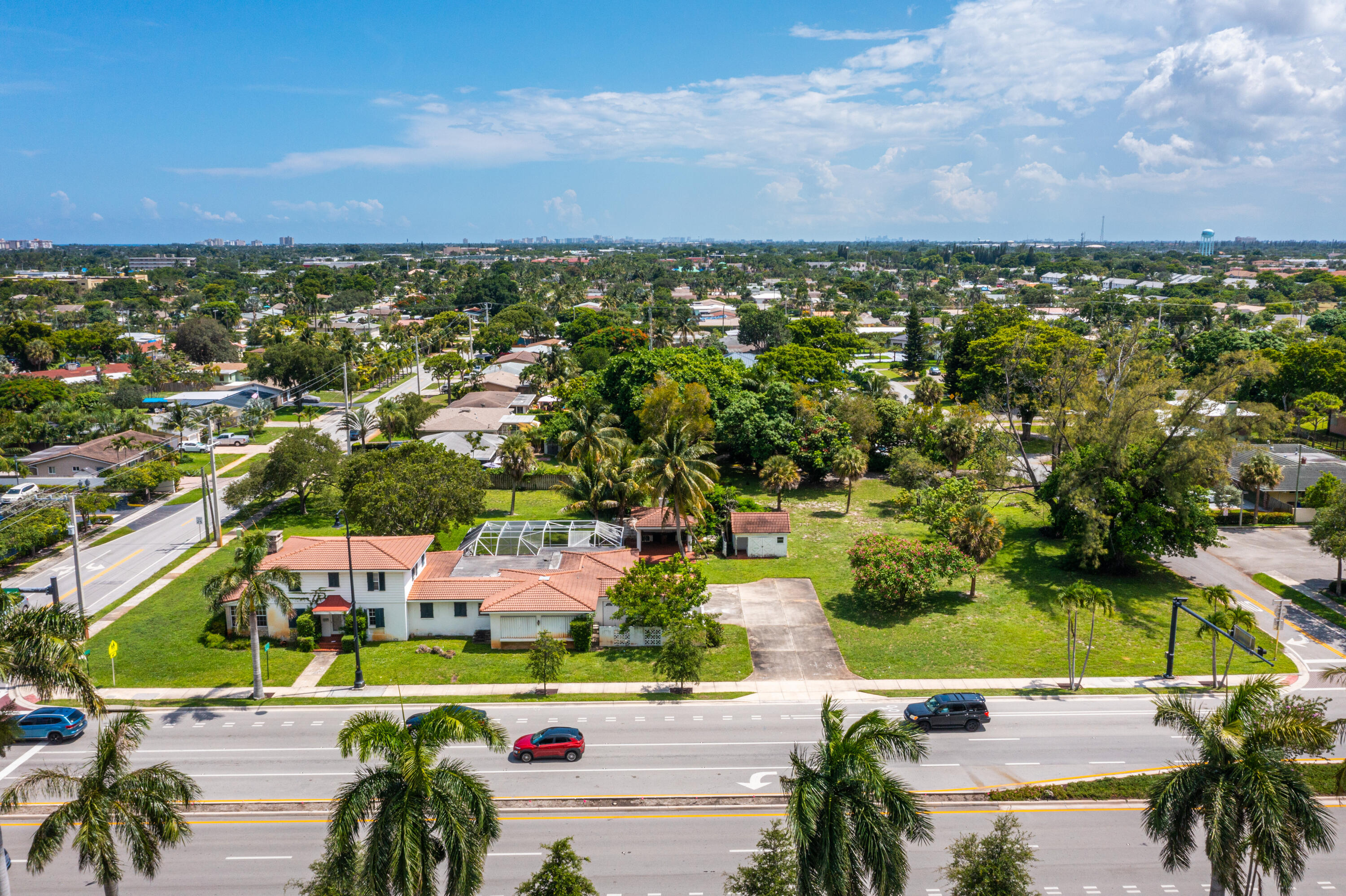 556 E Hillsboro Boulevard Property Photo 4