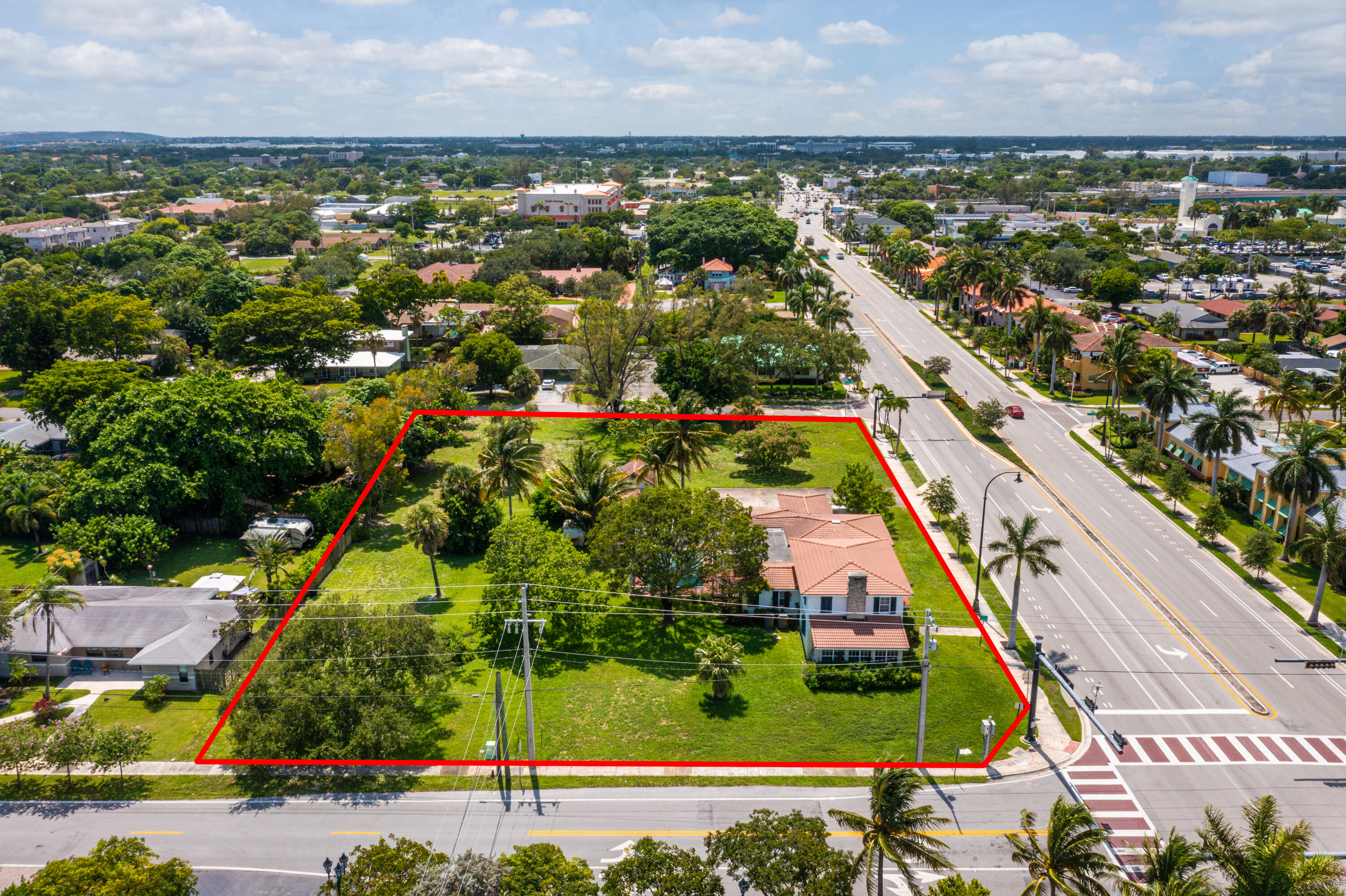 556 E Hillsboro Boulevard Property Photo 6