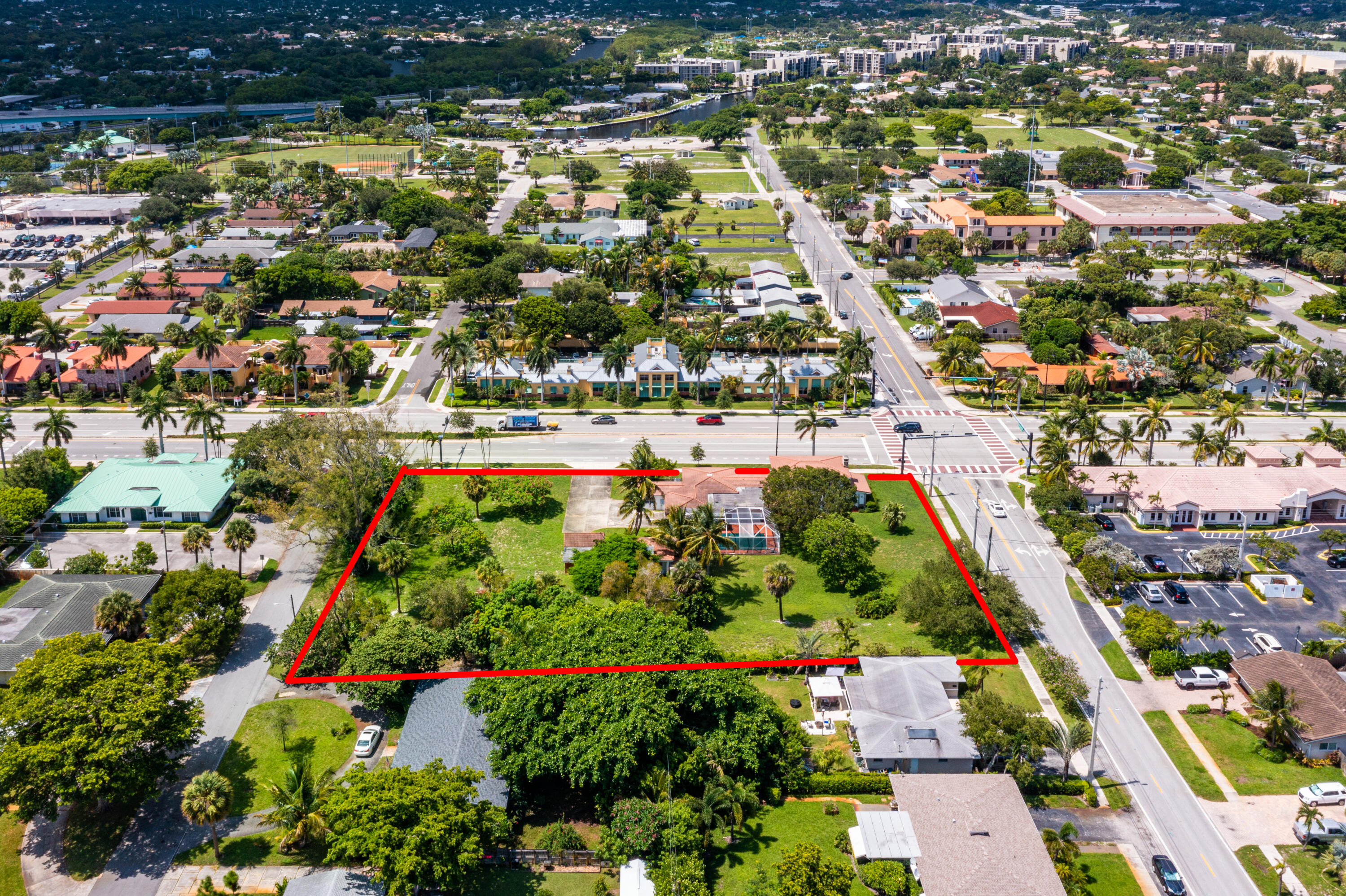 556 E Hillsboro Boulevard Property Photo 8