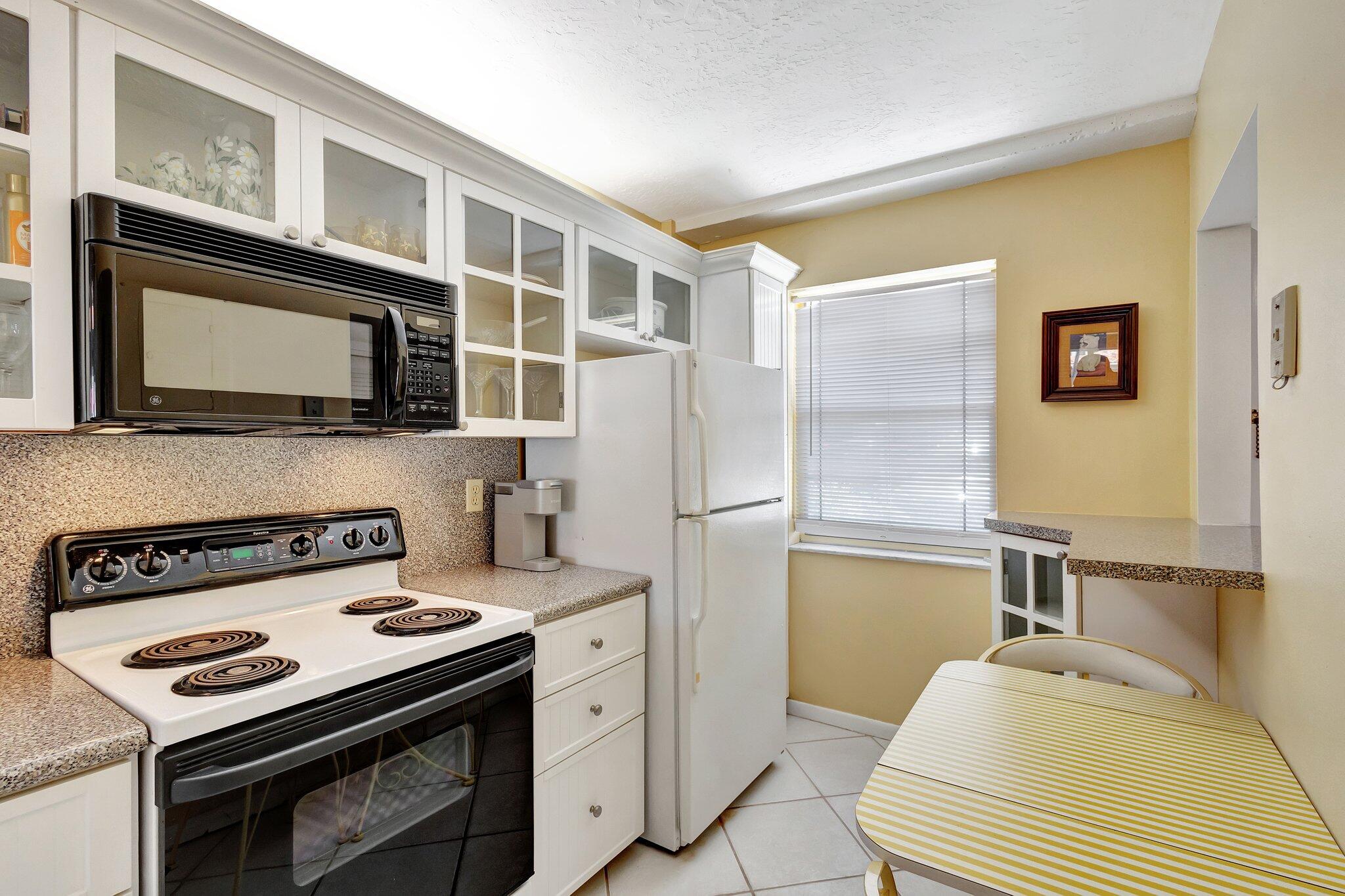 105 Paradise Harbour Boulevard 109 Property Photo 5