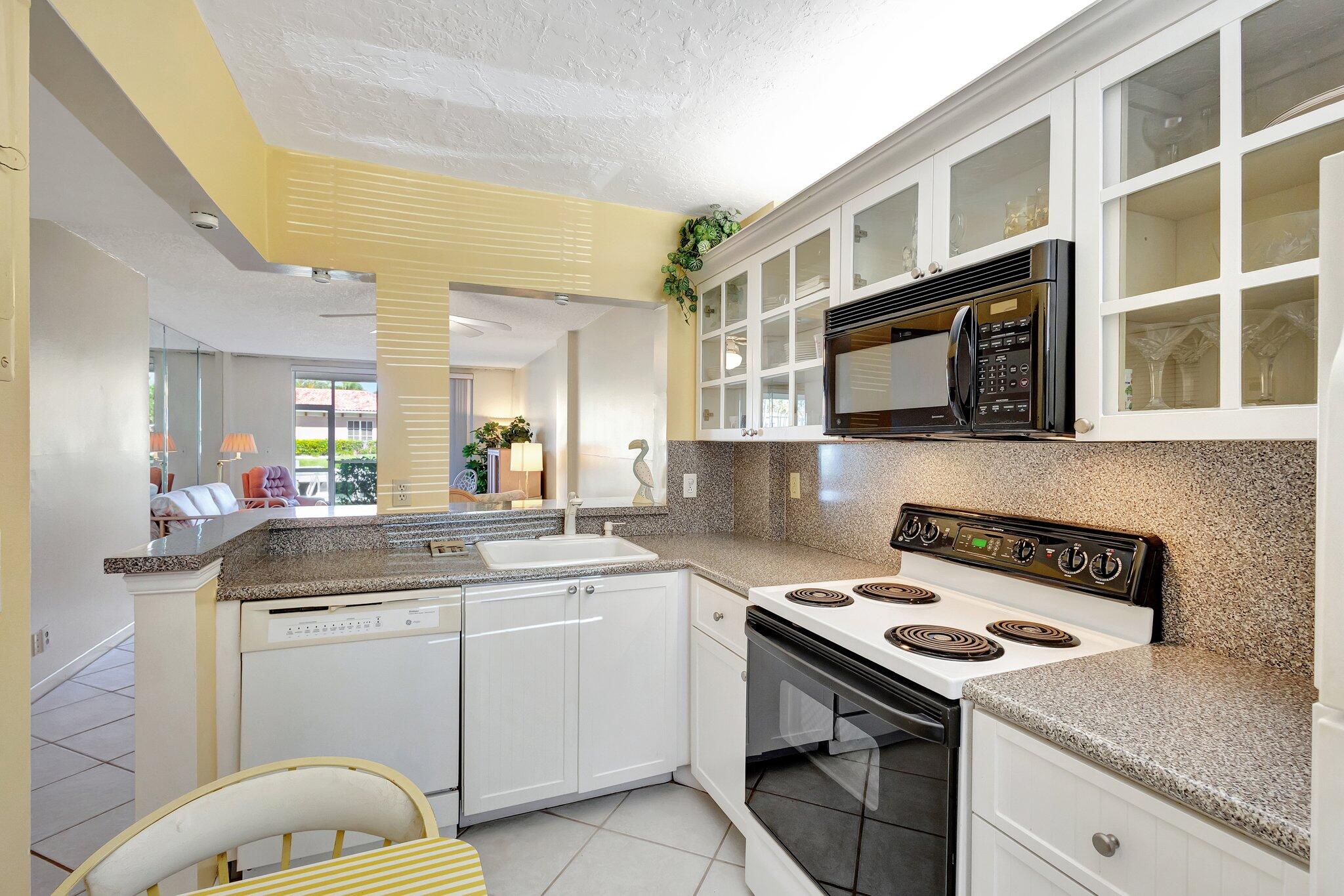 105 Paradise Harbour Boulevard 109 Property Photo 6