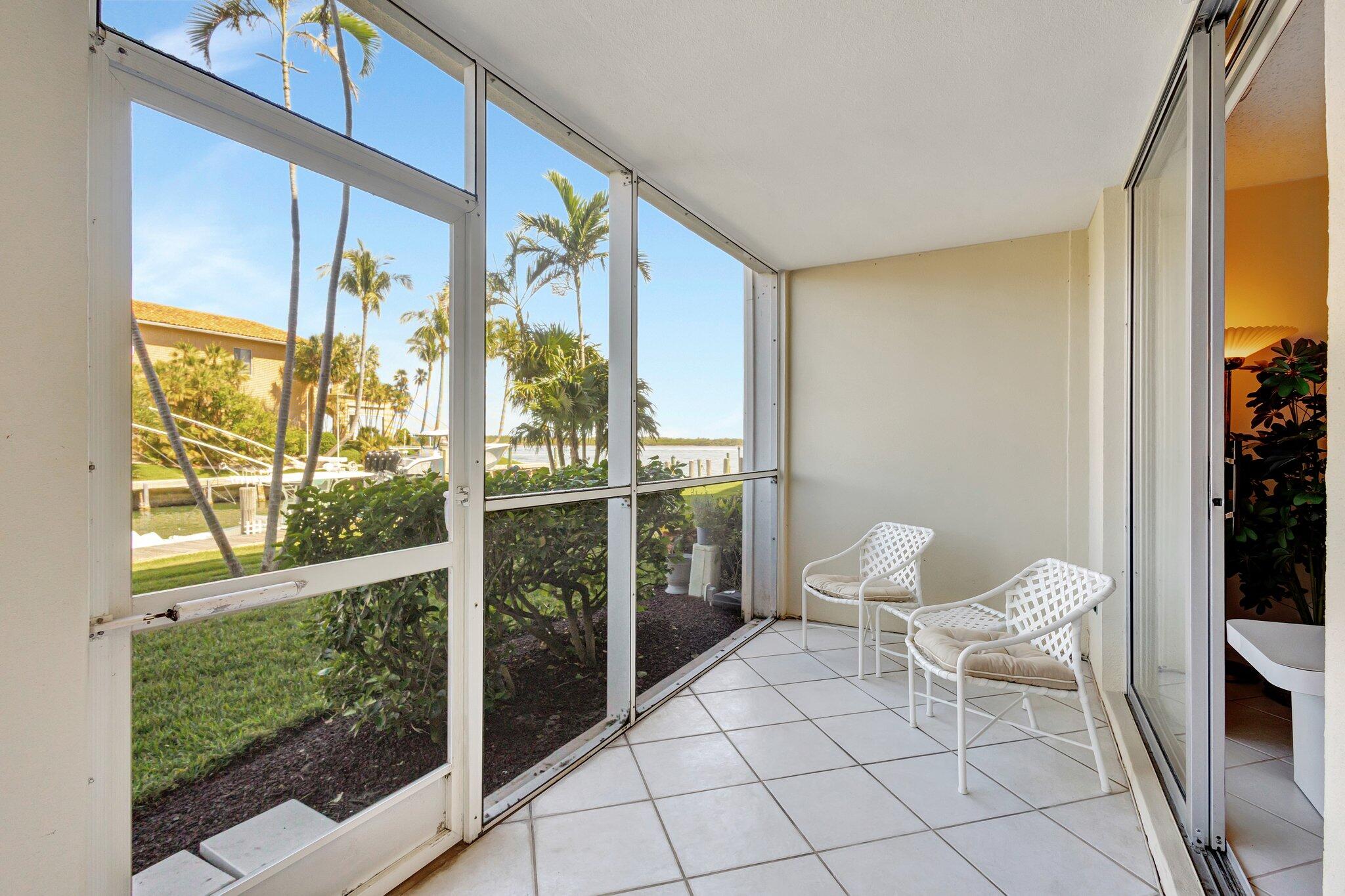 105 Paradise Harbour Boulevard 109 Property Photo 14