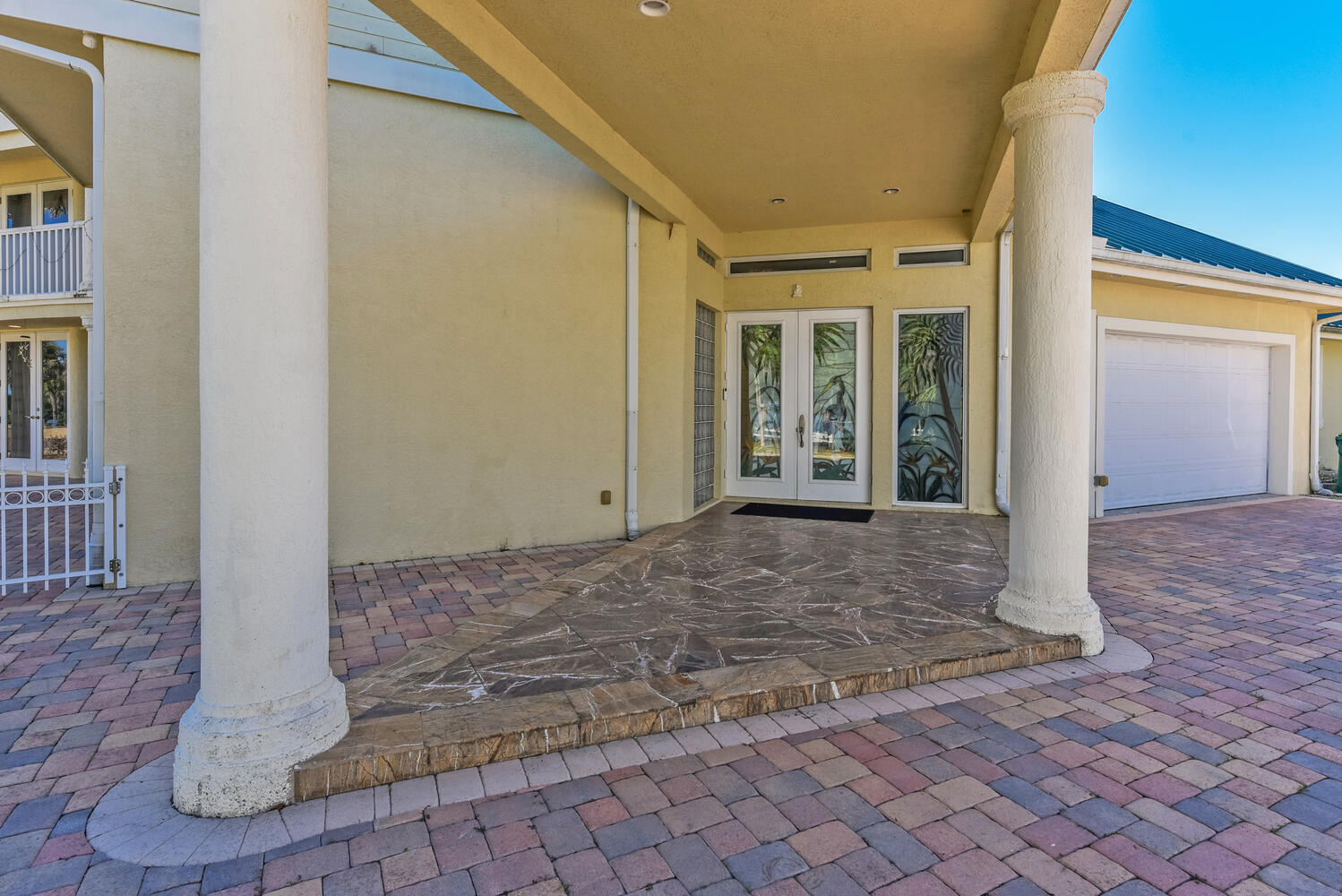 3343 S Indian River Drive Property Photo 7