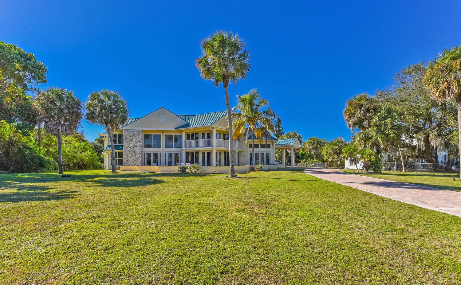 3343 S Indian River Drive Property Photo 8