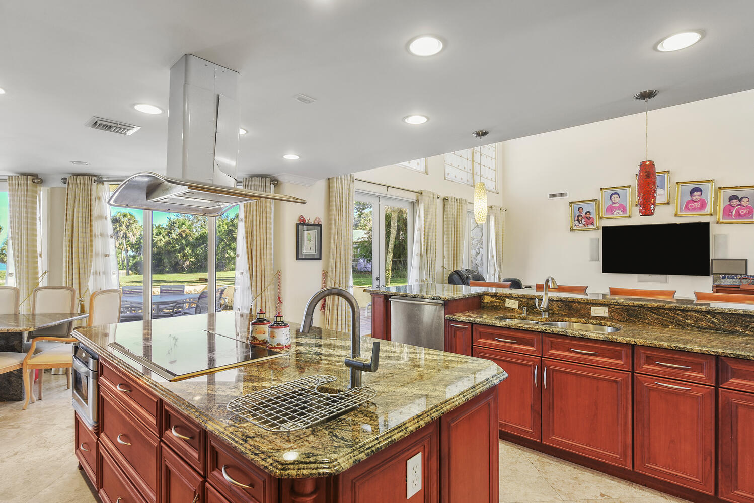 3343 S Indian River Drive Property Photo 16