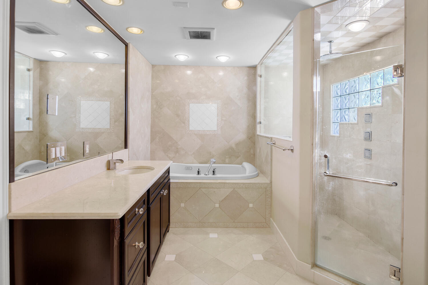 3343 S Indian River Drive Property Photo 41