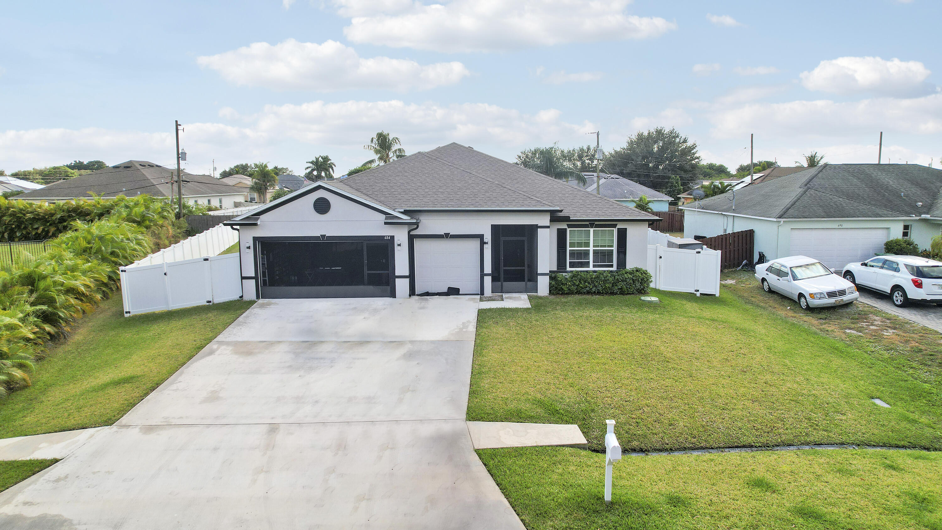 684 Sw Jada Road Property Photo 1