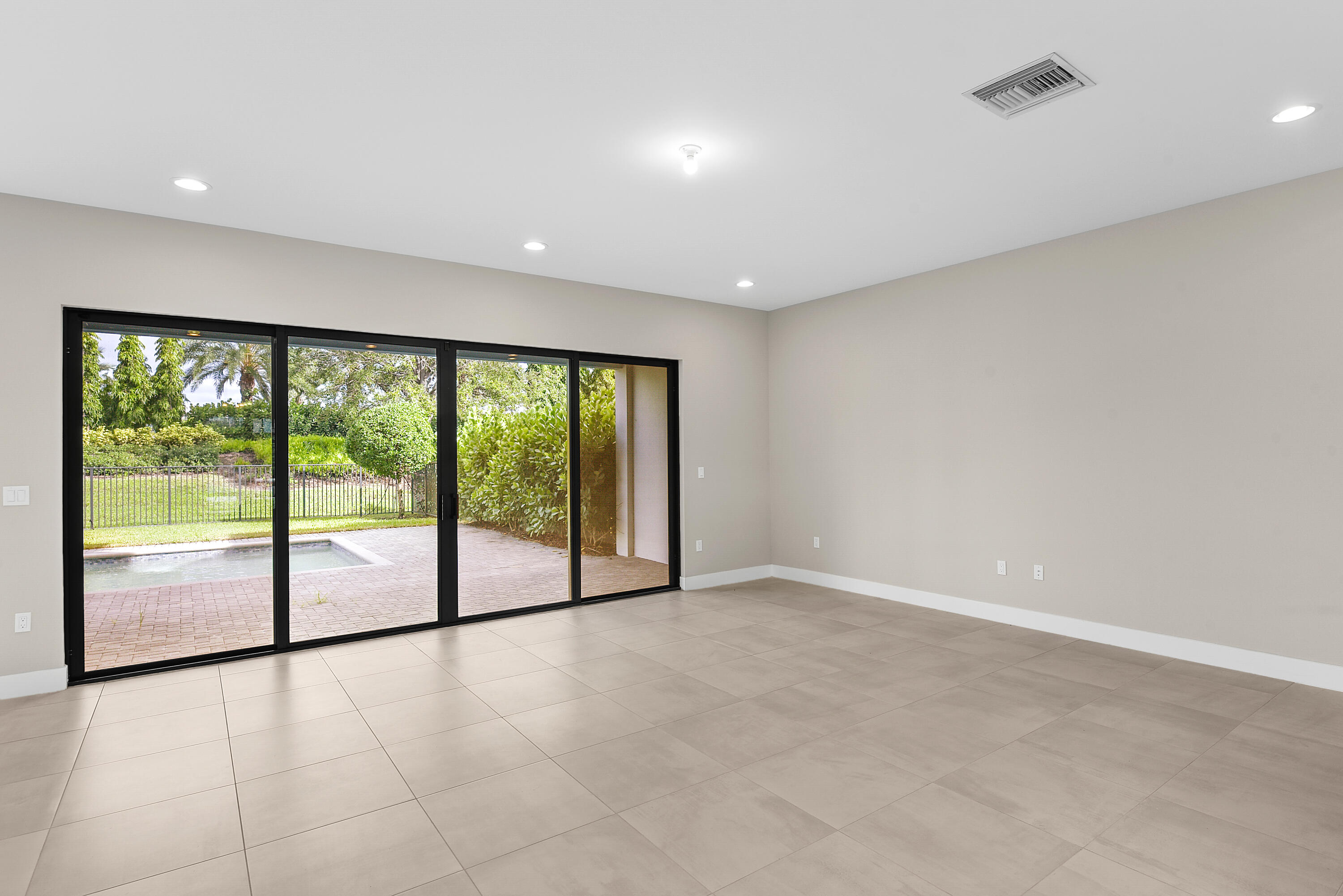 20318 Castle Stuart Avenue Property Photo 4