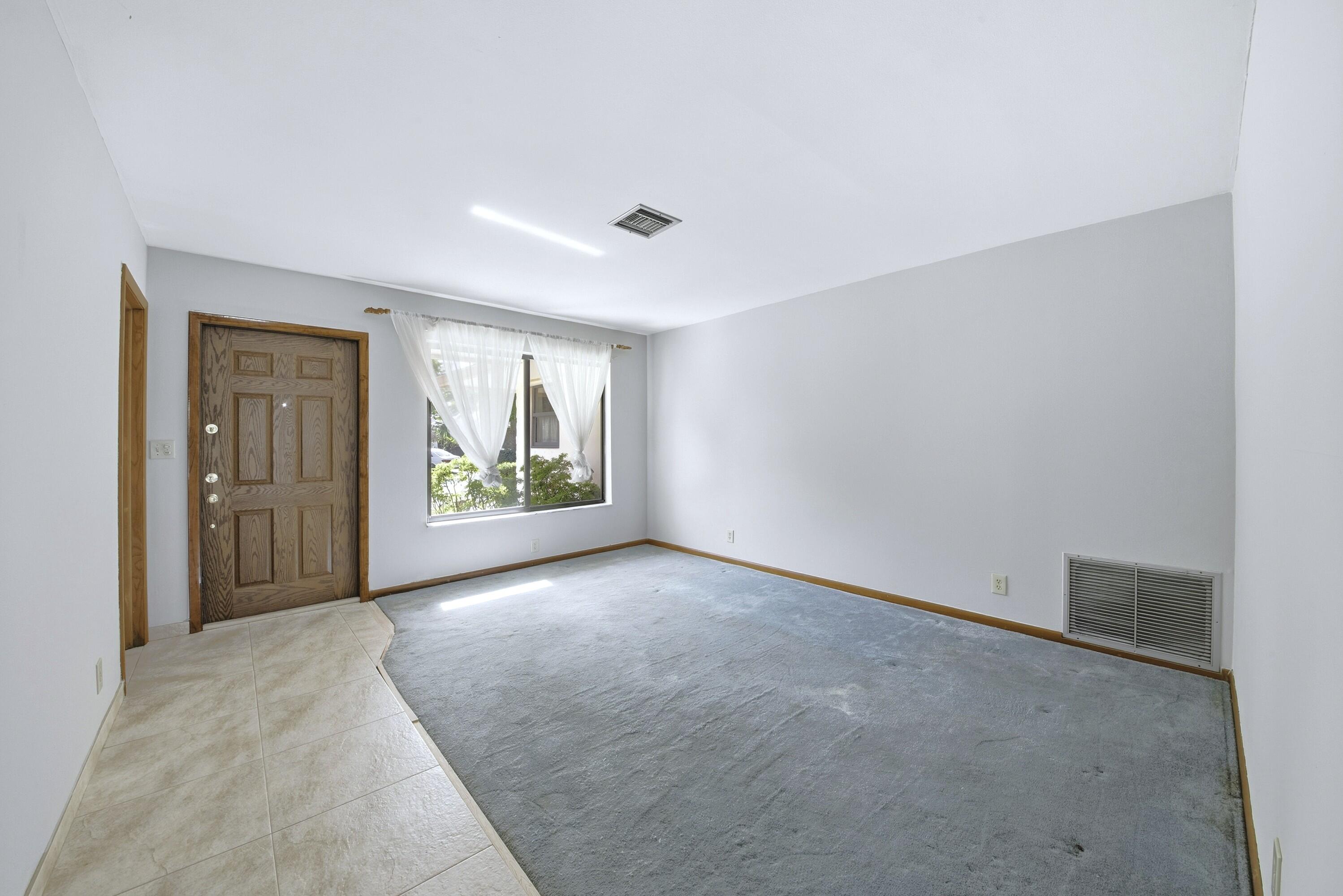 309 Se 4th Street Property Photo 4