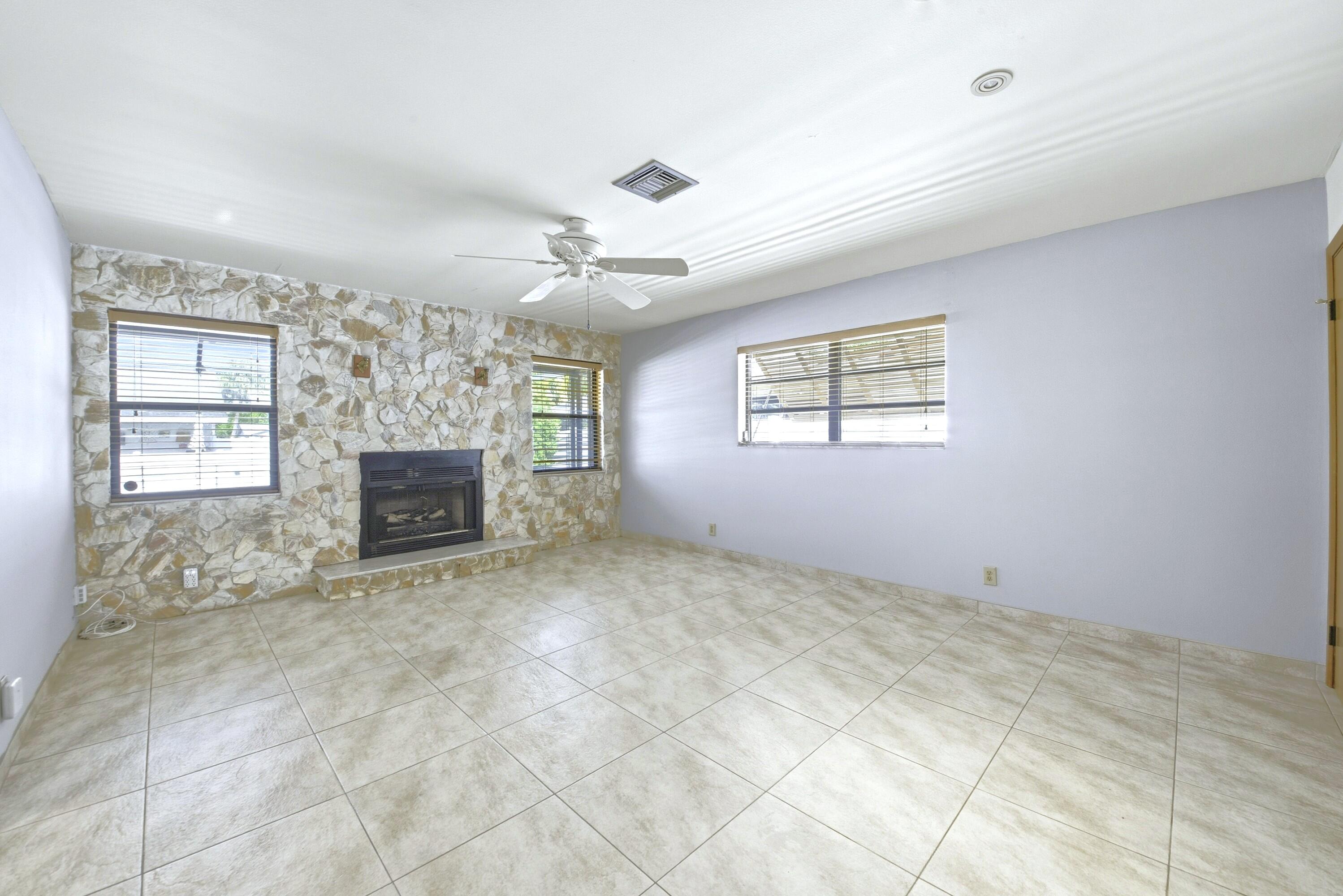 309 Se 4th Street Property Photo 11