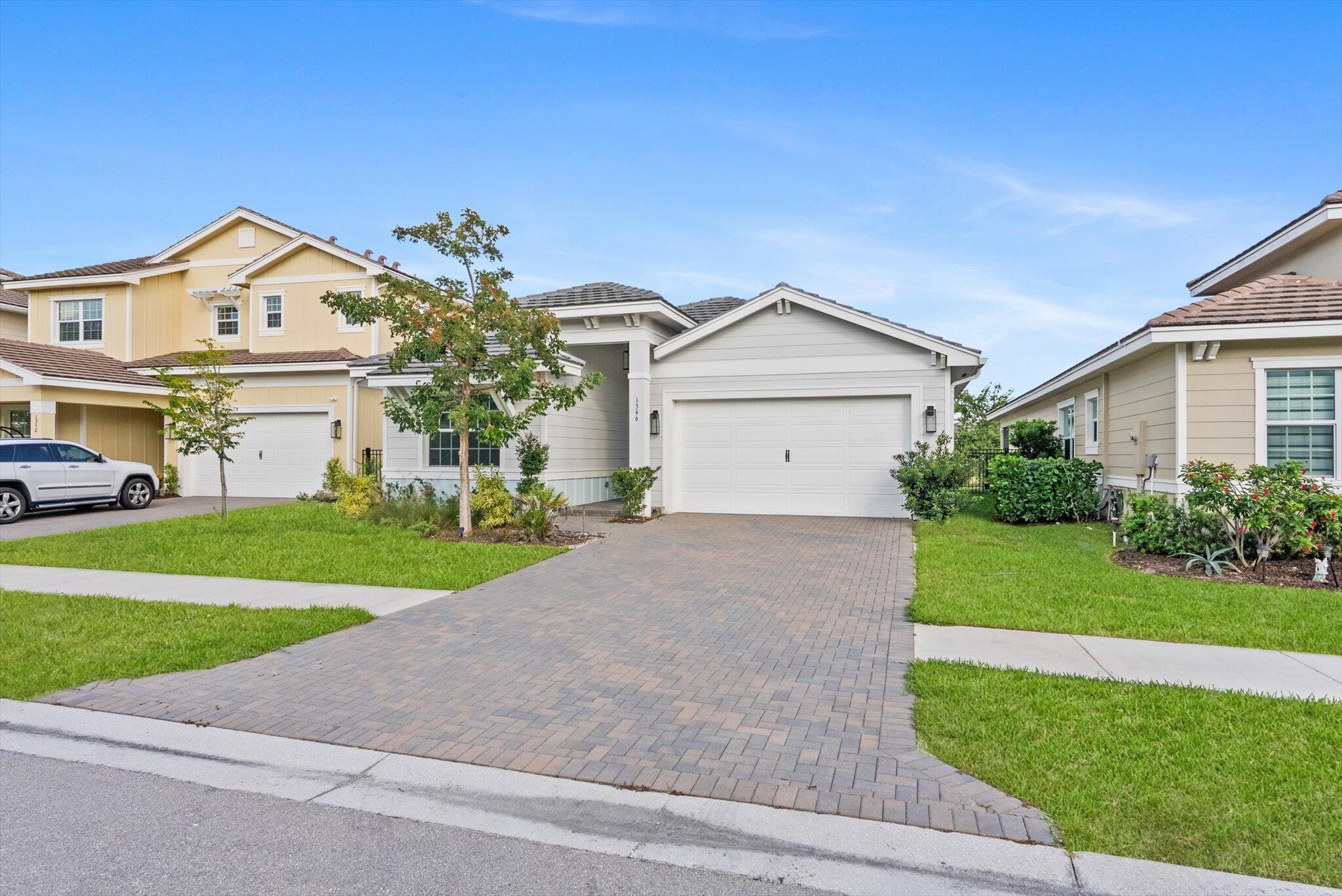 1346 Harvester Crossing Property Photo 1