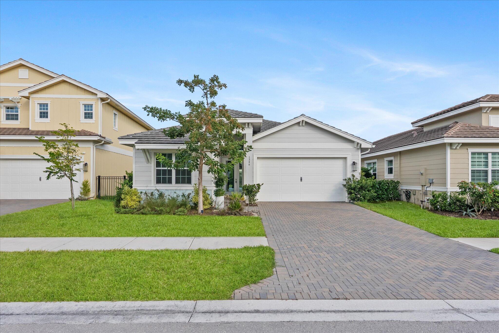1346 Harvester Crossing Property Photo 2
