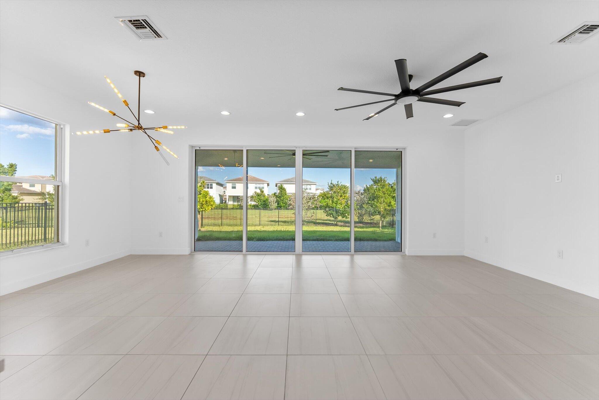 1346 Harvester Crossing Property Photo 9
