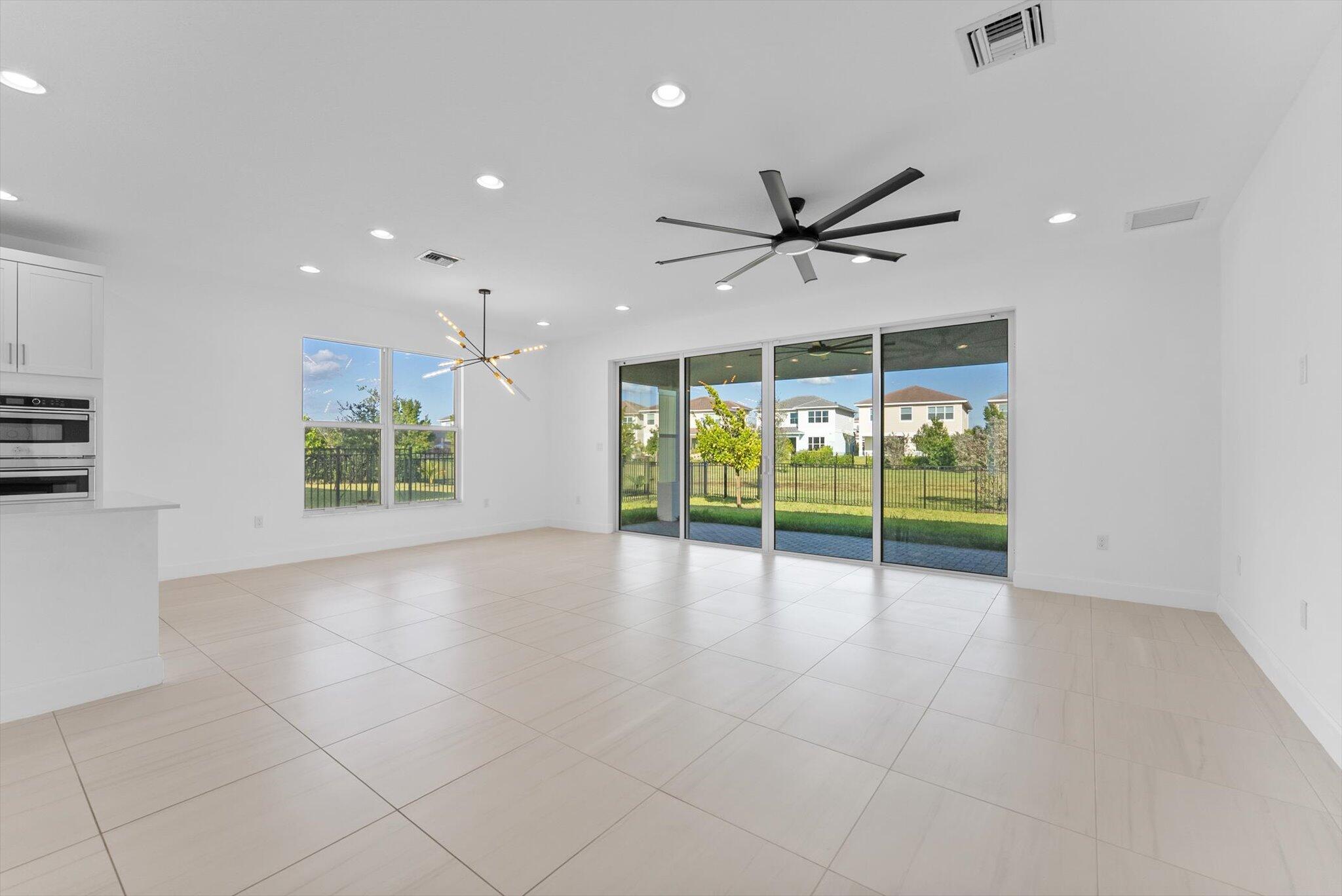 1346 Harvester Crossing Property Photo 10