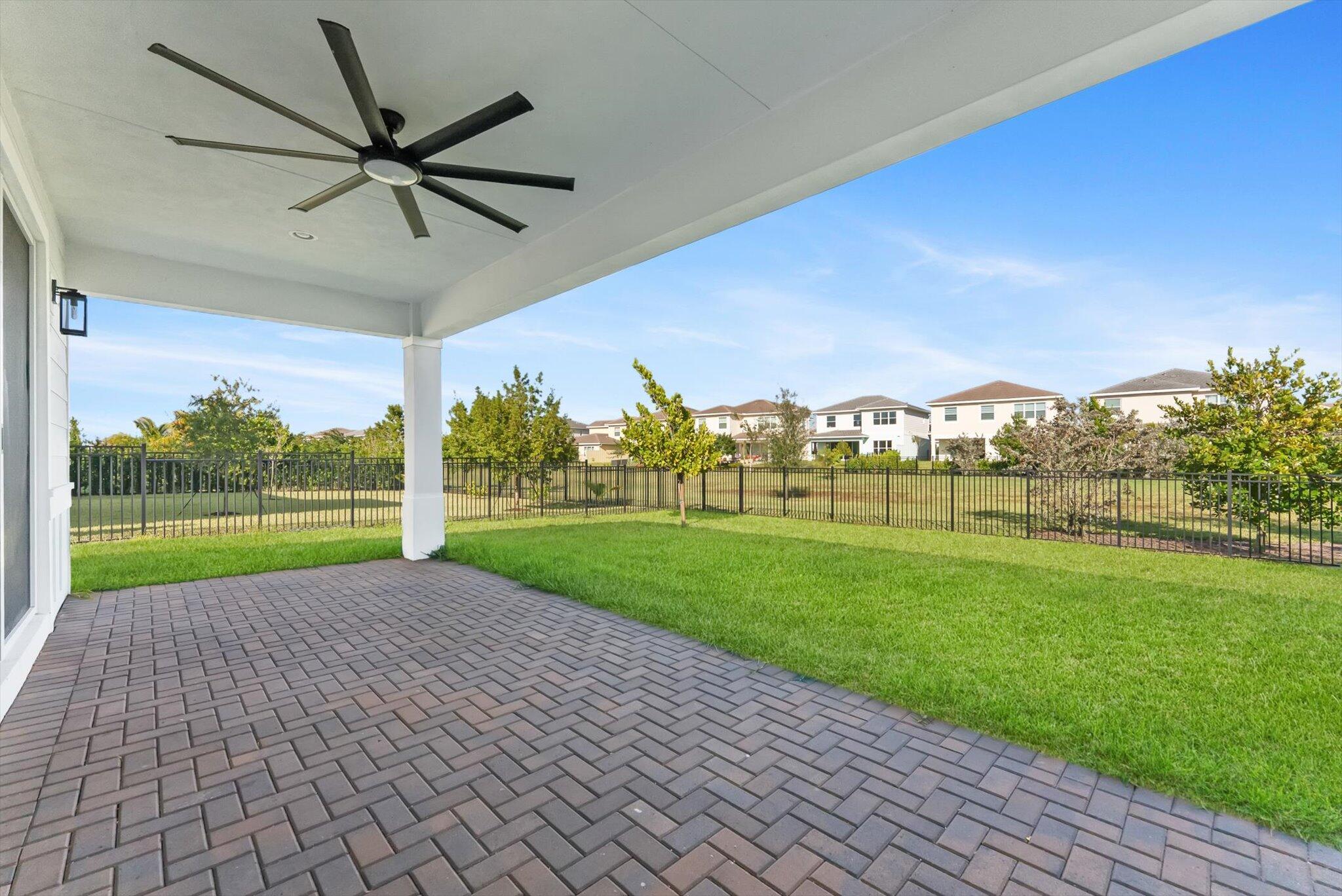 1346 Harvester Crossing Property Photo 11