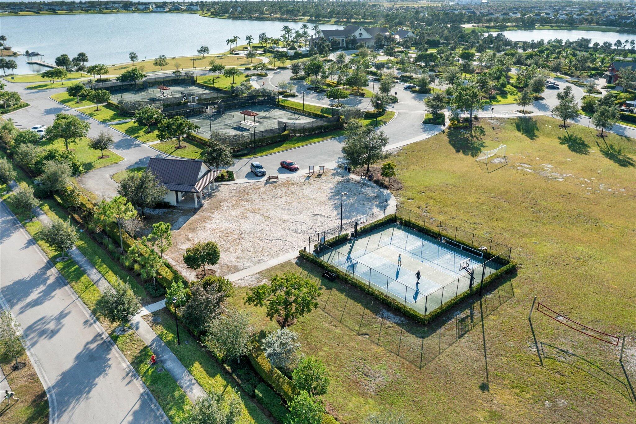 1346 Harvester Crossing Property Photo 39
