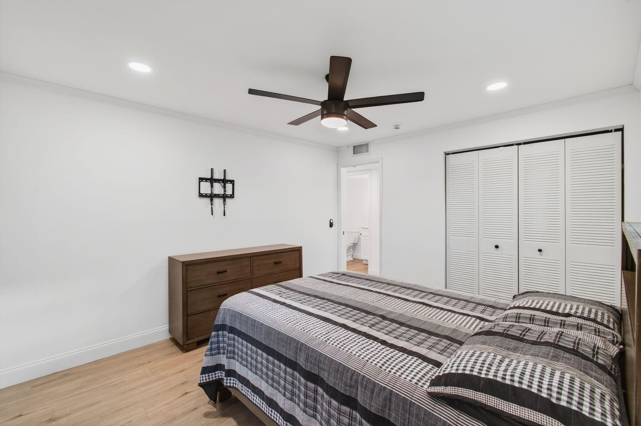 449 Normandy J Property Photo 27