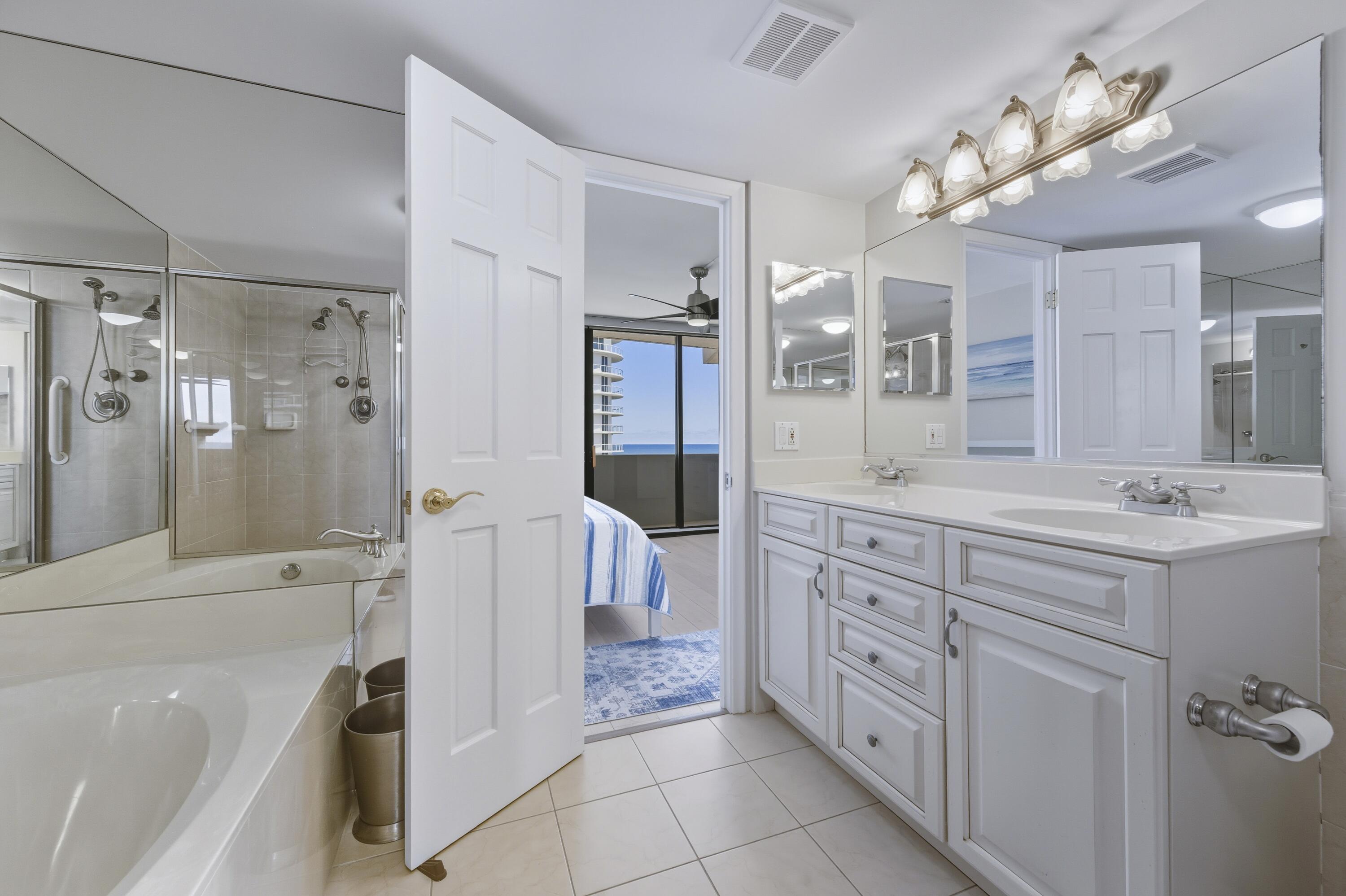 4200 N Ocean Drive 1-1705 Property Photo 11